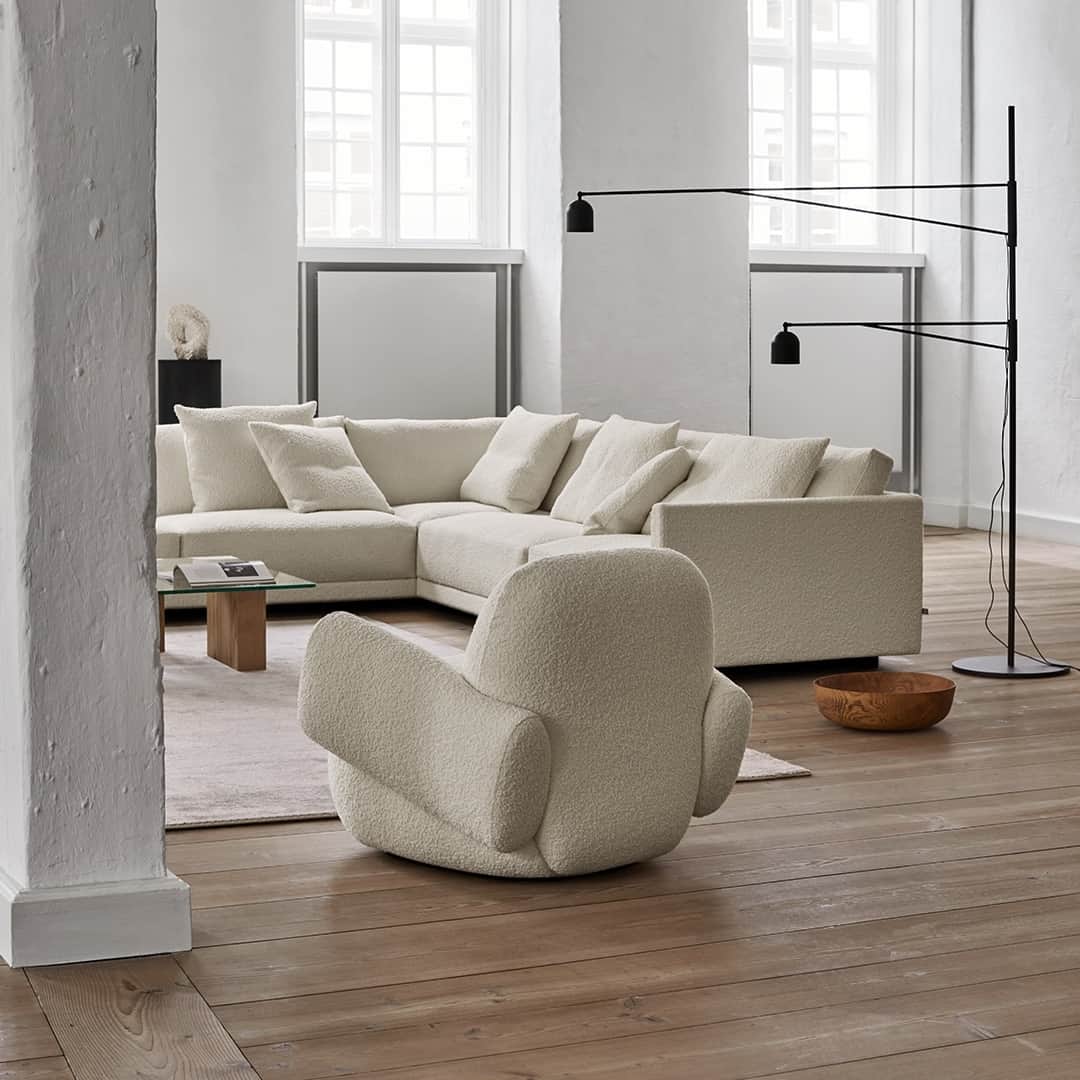 eilersenのインスタグラム：「Remember to take your time. A living room all dressed in white has a sense of calm to it. Here it is the Drop sofa, Havana lounge chair and Puzz table in perfect symmetry. ⁠ ⁠ Sofa: Drop upholstered in Curl 20. Designed by Jens Juul Eilersen⁠ Chair: Havana upholstered in Curl 20. Designed by LAB15⁠ ⁠ ⁠ ⁠ #eilersen #eilersenfurniture #myeilersen #enjoyaneilersen #greatash #jensjuuleilersen #havana #lab15 #homedecor #sofa #danishdesign #inredning #finahem #interiorlovers #interiordesign #modernliving #minimalism #nordiskehjem #nordicinspiration #nordicliving #craftsmanship #boligindretning #designinterior #livingroominspo #boliginspiration  #hemindredning #schönerwohnen #nordicminimalism #designinspiration #throughgenerations」