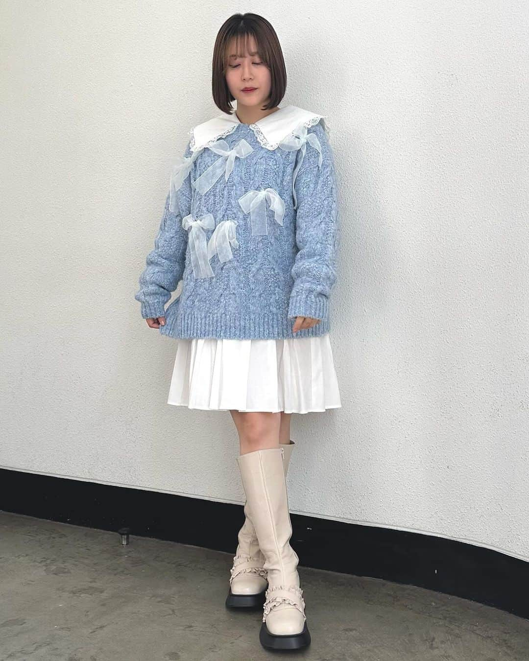 RUNWAY channelさんのインスタグラム写真 - (RUNWAY channelInstagram)「【みんながチェックしてる！】：merry jenny 人気ブランドのスタッフコーデ🍂 今から買うアイテムの参考にしてみて👀   １．ぱっと目を惹くレッドカラーが秋らしく、レトロガーリーな雰囲気に🧶🍂   ２．ブルーのニットの着回しコーデ！ 大きめのフリルカラーのワンピースをレイヤードして、とことん可愛らしくガーリーなコーディネートに♡   ３．(アウター)ブランド定番人気！ガーリー派さんのマストアイテム♡とっても軽い着心地なのに暖かく、たくさん着込んでも着膨れしないデザインです。大きめフーディーで後ろ姿も可愛い♡     ４．＼ ニット総選挙第3位♡ ／ ゆるっとしたサイズ感なので秋のアウターとしても大活躍！季節の狭間にぴったりです✨️   ･･････････････････････････････ ⁡ 📢続きはRUNWAYchannelで！  ／ RUNWAYchannelお得情報をお知らせ📢 ＼   ■会員限定特別イベント開催中 ■商品お気に入り登録でポイントが貯まる ⁡ ･･････････････････････････････ ⁡ #ファッション  #RUNWAYchannel#ランウェイチャンネル#merryjenny #merryjennyコーデ #メリージェニー #カーディガン #ニット #秋コーデ #秋 #レイヤードコーデ　#ガーリー　#ガーリー女子 #ガーリーファッション　#ガーリーコーデ　#着回しコーデ#古着mix#カーディガンコーデ#イヤーマフ#個性派ファッション#レトロコーデ# カラフルコーデ」10月18日 15時00分 - runway_channel