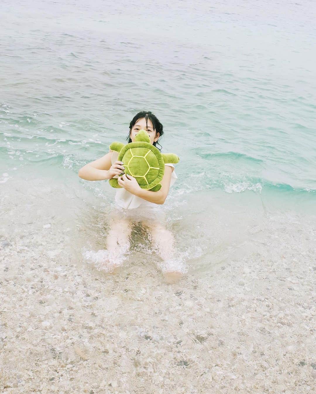 永原真夏さんのインスタグラム写真 - (永原真夏Instagram)「海亀の島🐢🪸🫧」10月18日 15時12分 - suika1ban