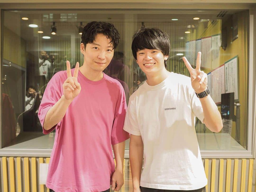 すしらーめん《りく》のインスタグラム：「星野源さんに初ラジオお呼び頂き、お邪魔させて頂きました！！ 最高に幸せな時間でした😂 Spotifyかradikoでアーカイブ見れるので是非‼︎ #ラジオ #星野源 #星野源ann」