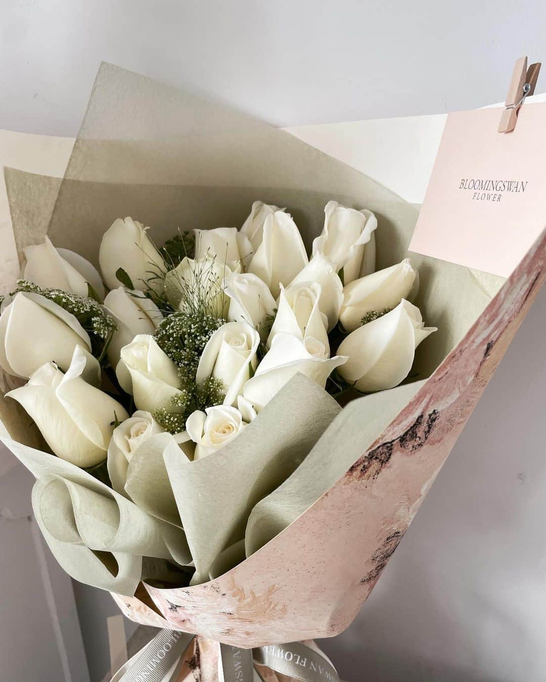 Florist.janeのインスタグラム：「#블스꽃다발 🌿   📞02.511.3109 💬카카오톡 janejoung310 💬문자 01028907799 🌸강남구 논현동 219-6번지 1층 핑크색 꽃집」