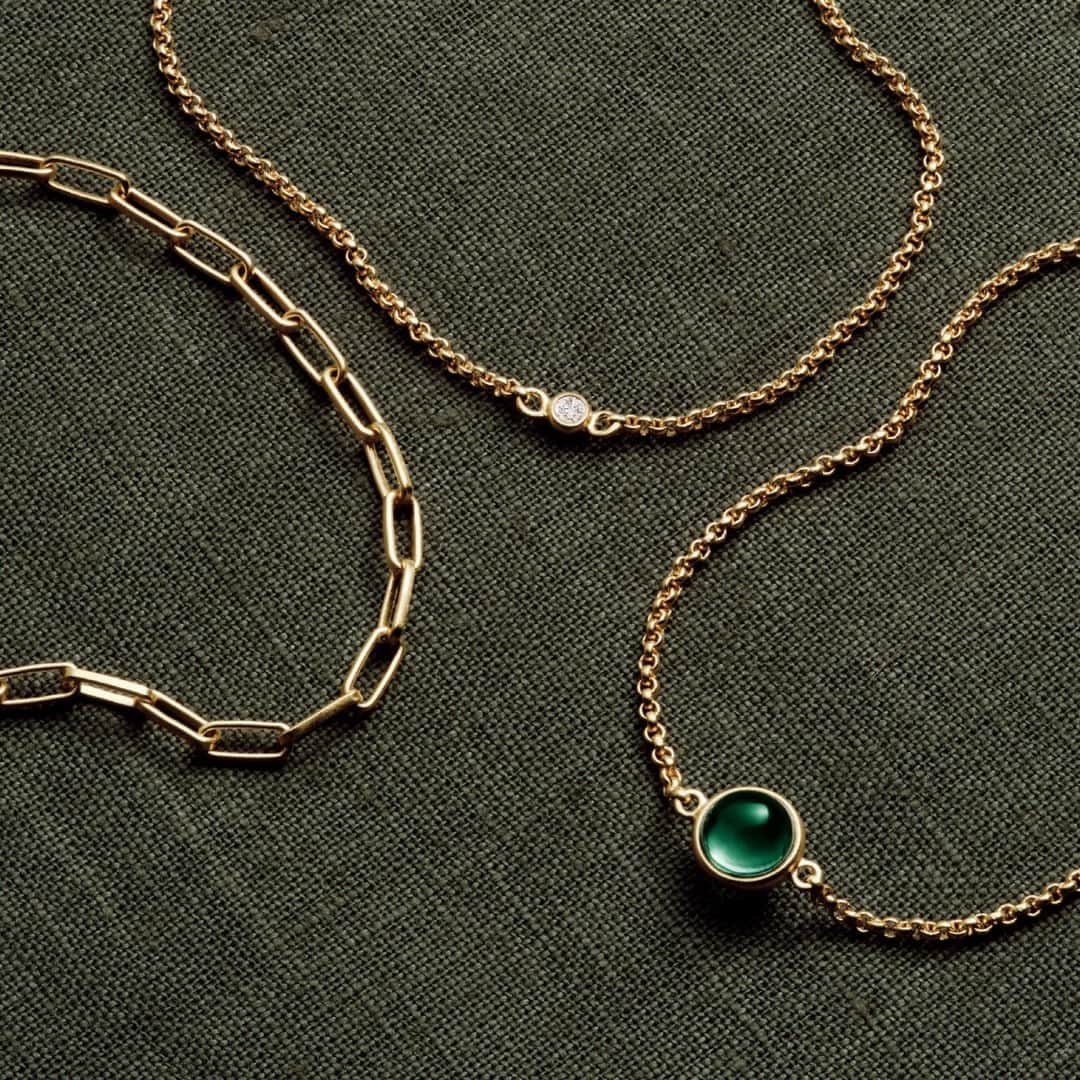 ジュリーサンドラゥのインスタグラム：「Embrace enchanting wristwear with our Primini Bracelet, now available in an array of colors.⁣#juliesandlau」
