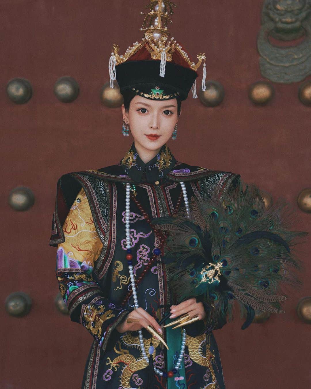 アンナ・ケイのインスタグラム：「龍袍？#蟒袍 #皇后 #queen」