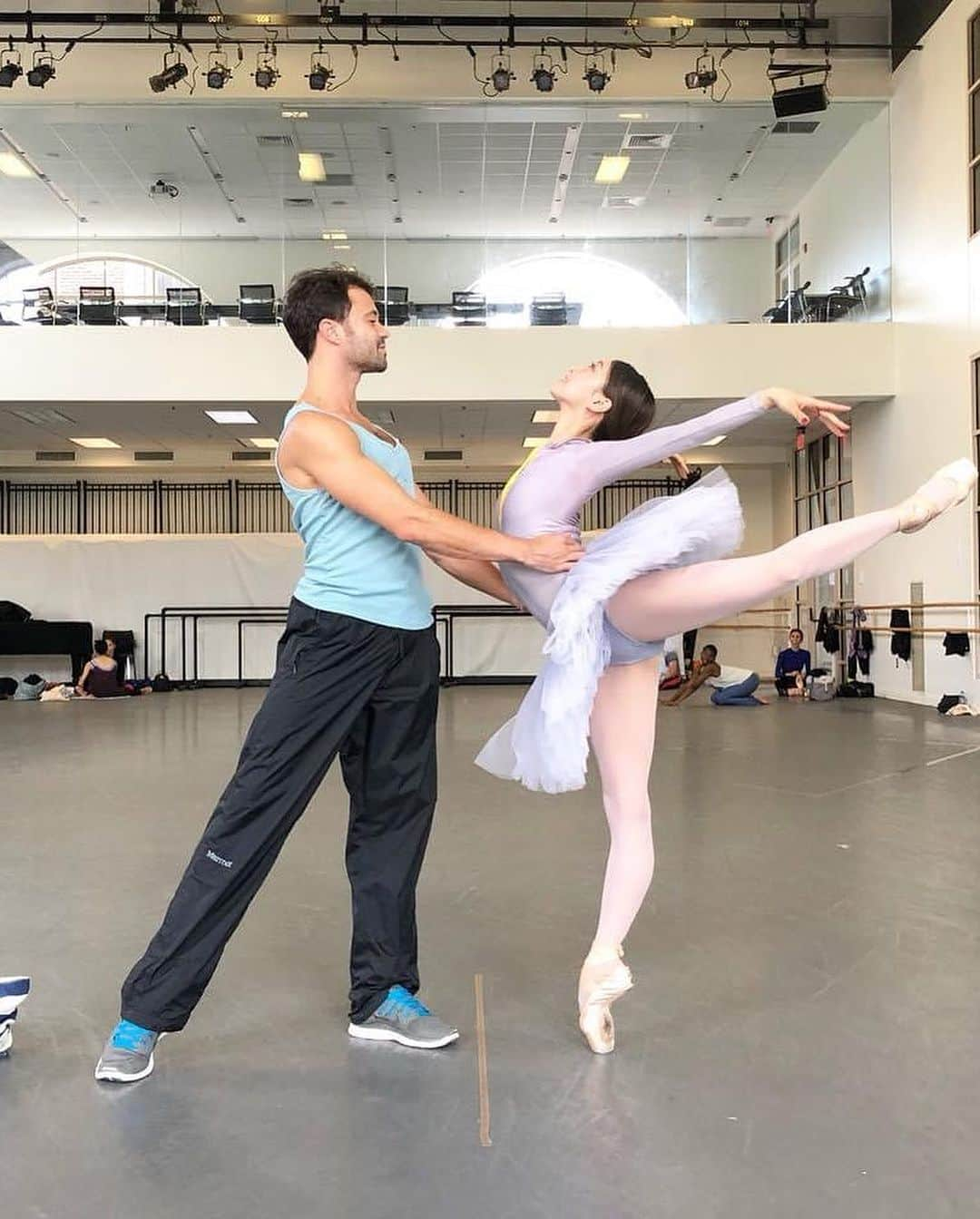 倉永美沙さんのインスタグラム写真 - (倉永美沙Instagram)「Swan Lake Rehearsal Time! Excited to dive back into this iconic ballet this season. 💕 Reflecting on the memories, countless versions, and partners I’ve shared the stage with over the years. Missing a few partner pics, but their grace and artistry remain unforgettable. 🌟   白鳥の湖のリハーサルが始まりました。今年もまた踊れるのに感謝。全員の写真が見つけられなかったけど、今までに踊ったパートナーバージョン。   #SwanLake #BalletLife #MemoriesOfDance #partner #ballerina #ballerinalife #stage #バレエ　#白鳥の湖 #バレリーナ」10月18日 7時10分 - misakuranaga