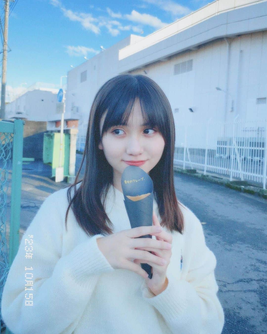 櫻井佑音のインスタグラム：「この前初めて食べた「幸せのクレープ」🍫 ダブルチョコミント食べたよ🍴𓈒𓂂𓏸♡ チョコミント好きにはたまりませんでした☺︎‪ෆ‪  メニュー100種類以上あるんだって！ 皆さんもぜひ！🫶🏻 - - - - - - - - - - - - - - - - -   I had my first "happy crepe" the other day, a double chocolate mint crepe.🍴𓈒𓂂𓏸♡  I couldn't get enough of chocolate mint lovers!  They have over 100 menu items!  I hope you all will too!  #幸せのクレープ #ダブルチョコミントクレープ」
