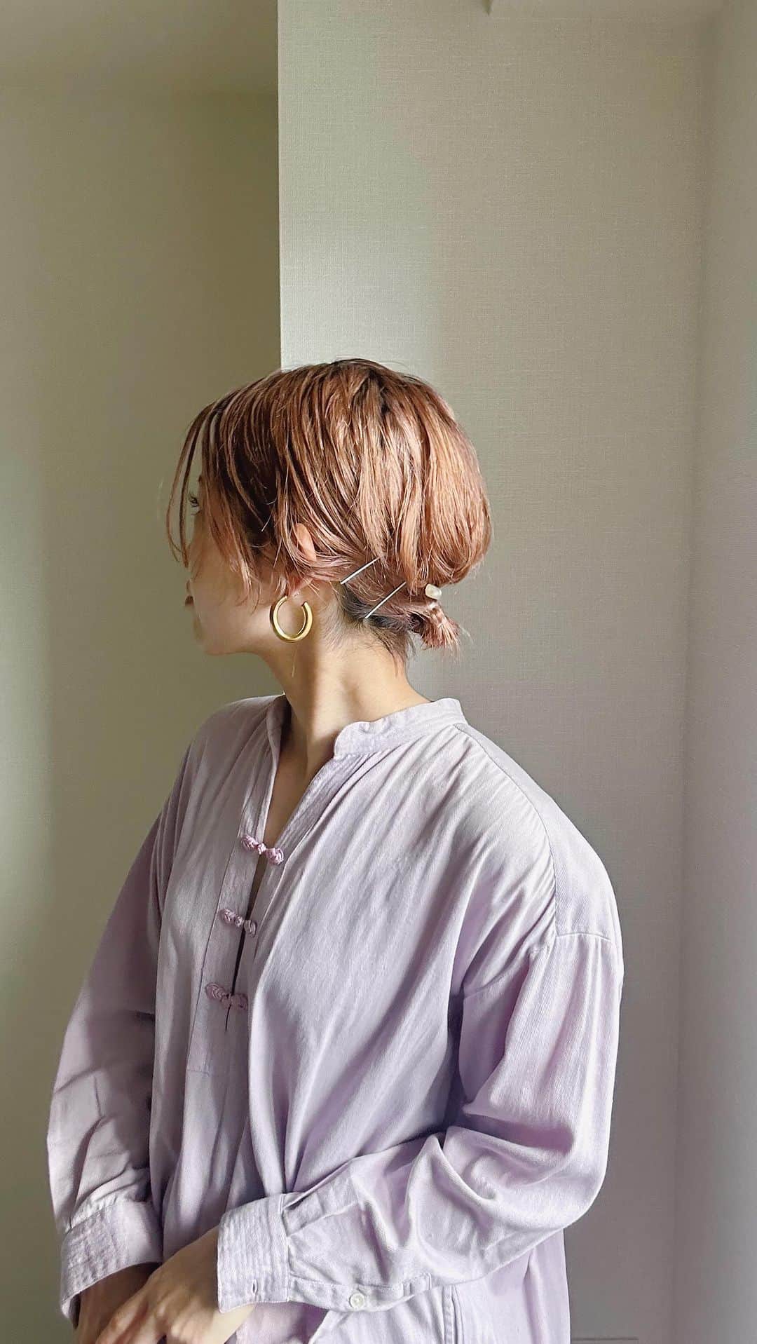 和田美由紀のインスタグラム：「おはようございます🥰 何花粉かわからないものに反応してます🌼 花粉症の方々頑張りましょう🥹 私の手作りマフラーは冬に間に合うのか😎 1番寒いのは2月くらいですもんねって優しいお客様🙏🏻 なるほどってすぐそっちに心流れてしまうので気をつけないと👼🏻 一歩ずつ仕上げていきます👍🏻 では本日もよろしくお願いします💕 明日木曜日は名古屋駅LOREN＋におります✂️  #ボブヘアアレンジ #スタイリング #セルフアレンジ #ヘアアレンジ　 #kostkamm  #hairarrange  #lorensalon」