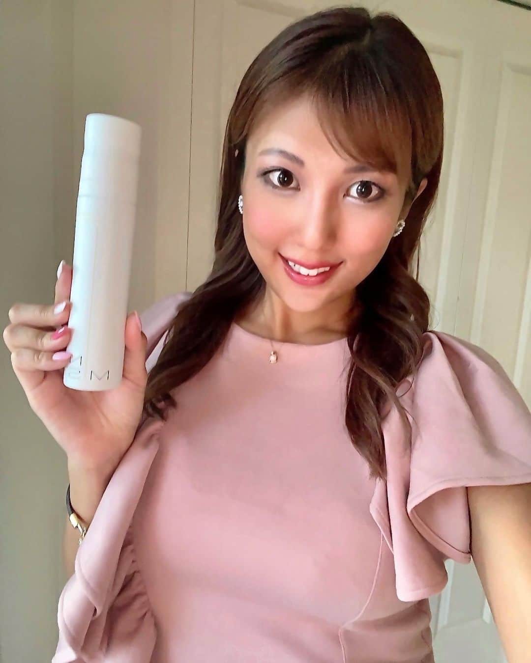 のインスタグラム：「#飲むサプリメント#innist だよ💖✨️ ClearWhite Lemon味🍋💖✨️  いつでもどこでも手軽にミストで飲めて、吸収しやすい、美容#サプリメント だよっ❤️🍋 1プッシュで#サプリメント 約1粒分💖🍋✨️   #ビタミンC と#ヒアルロン酸 を気軽に簡単に 補給できるよ🧚‍♂️❤️✨️  ちょうど良い酸っぱいレモンフレーバーで、クセになる美味しさだから、しょっちゅう飲んでるよっ🥰💖🍀🌈✨️ #飲むミスト 💖✨️  @inmist_official #pr  #インミスト #ミストサプリメント  #クリアホワイトレモン  #インナーケア」