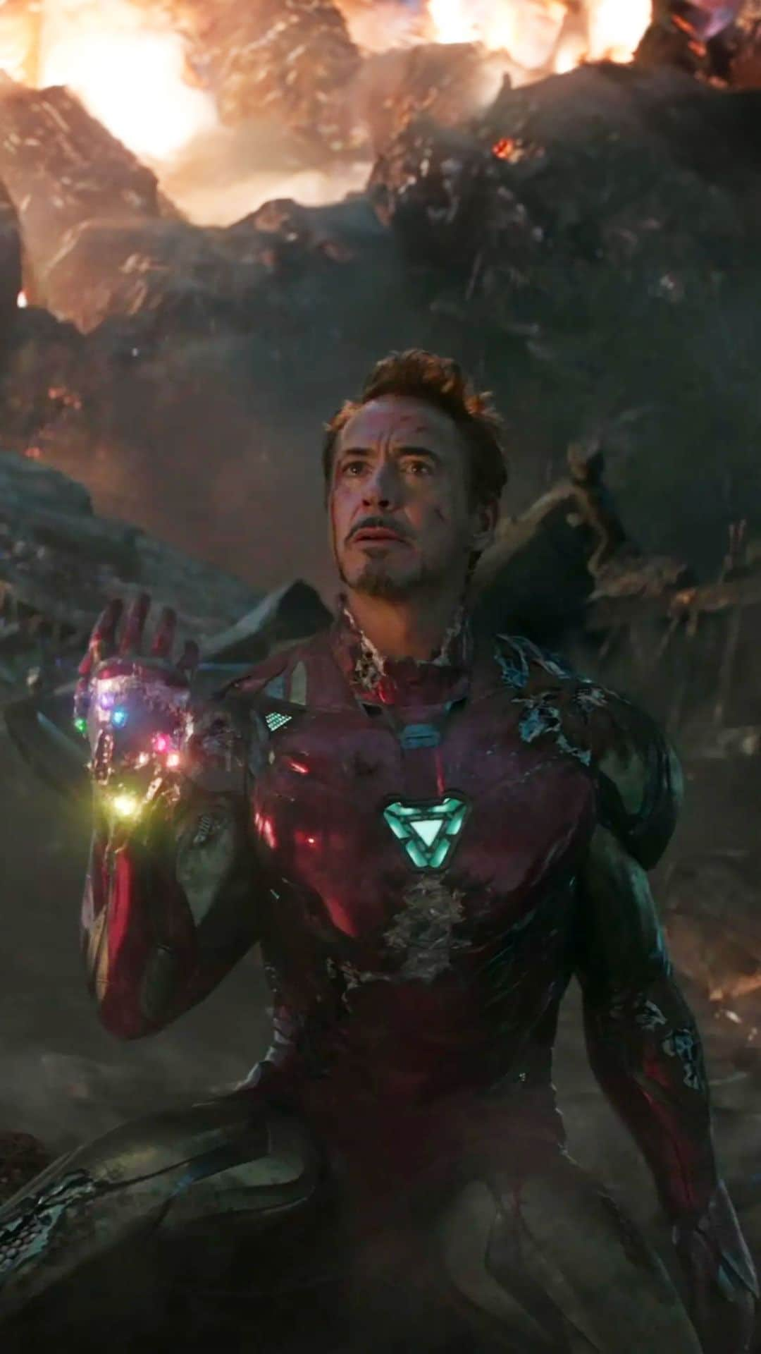 アカデミー賞のインスタグラム：「"And I am Iron Man."  Today, October 17, 2023, is the day Tony Stark used the Nano Gauntlet in 'Avengers: Endgame,’ ultimately sacrificing himself to end Thanos and his Black Order.  Click the link in bio to watch the #AvengersEndgame Academy Conversation with director Joe Russo, writers Stephen McFeely and Christopher Markus, and producer Kevin Feige.」