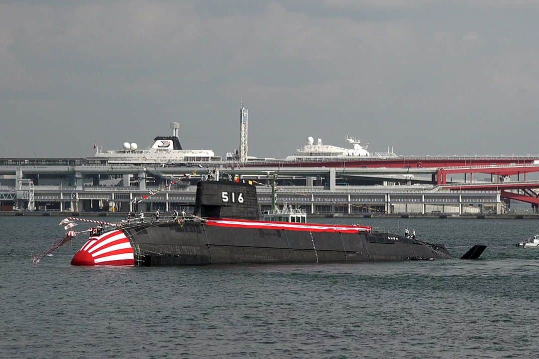 海上自衛隊さんのインスタグラム写真 - (海上自衛隊Instagram)「10月17日、川崎重工業(株) 神戸工場において、#たいげい型 潜水艦４番艦の命名式・進水式が行われ「#らいげい 」 と命名されました。「らいげい」は「雷鯨」と書き、力の象徴としての「雷」と艦型の「鯨」を組み合わせたものです。海上自衛隊内で募集をし、防衛大臣が決定しました。  #潜水艦  17 OCT, the Naming and Launching Ceremony for the TAIGEI class #SS 4th was held at Kobe Works, Kawasaki Heavy Industries, Ltd. SS was named #RAIGEI. It’s written “thunder whale”, a combination of the words “thunder” and “whale”, as a symbols of power.  #debut #JMSDF」10月18日 8時28分 - jmsdf_pr