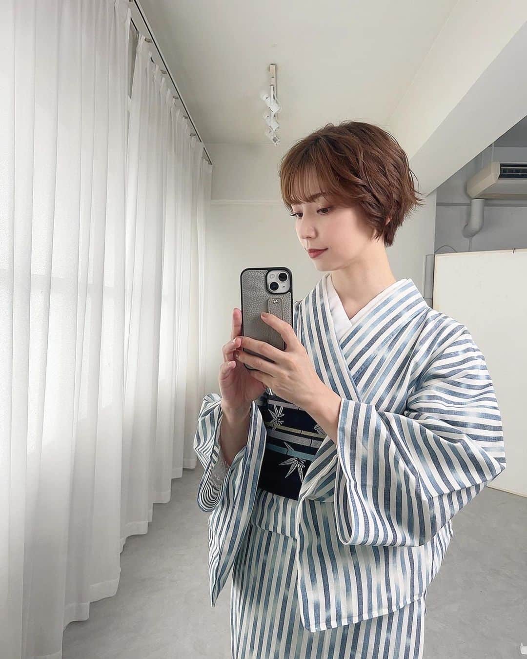筒井愛実のインスタグラム：「． @kimono_awawa 👘  ノリの最高さと優しさに溢れまくった撮影🫶 阿波和さんの撮影はいつも癒しの空間🤤♡ ． #きもの阿波和 #撮影 #和装 #訪問着」
