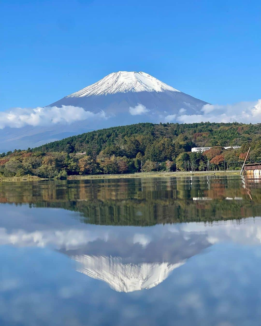 sherbetさんのインスタグラム写真 - (sherbetInstagram)「We're filming for YouTube in Lake Yamanaka. Fuji is very beautiful.」10月18日 8時51分 - sherbet.official