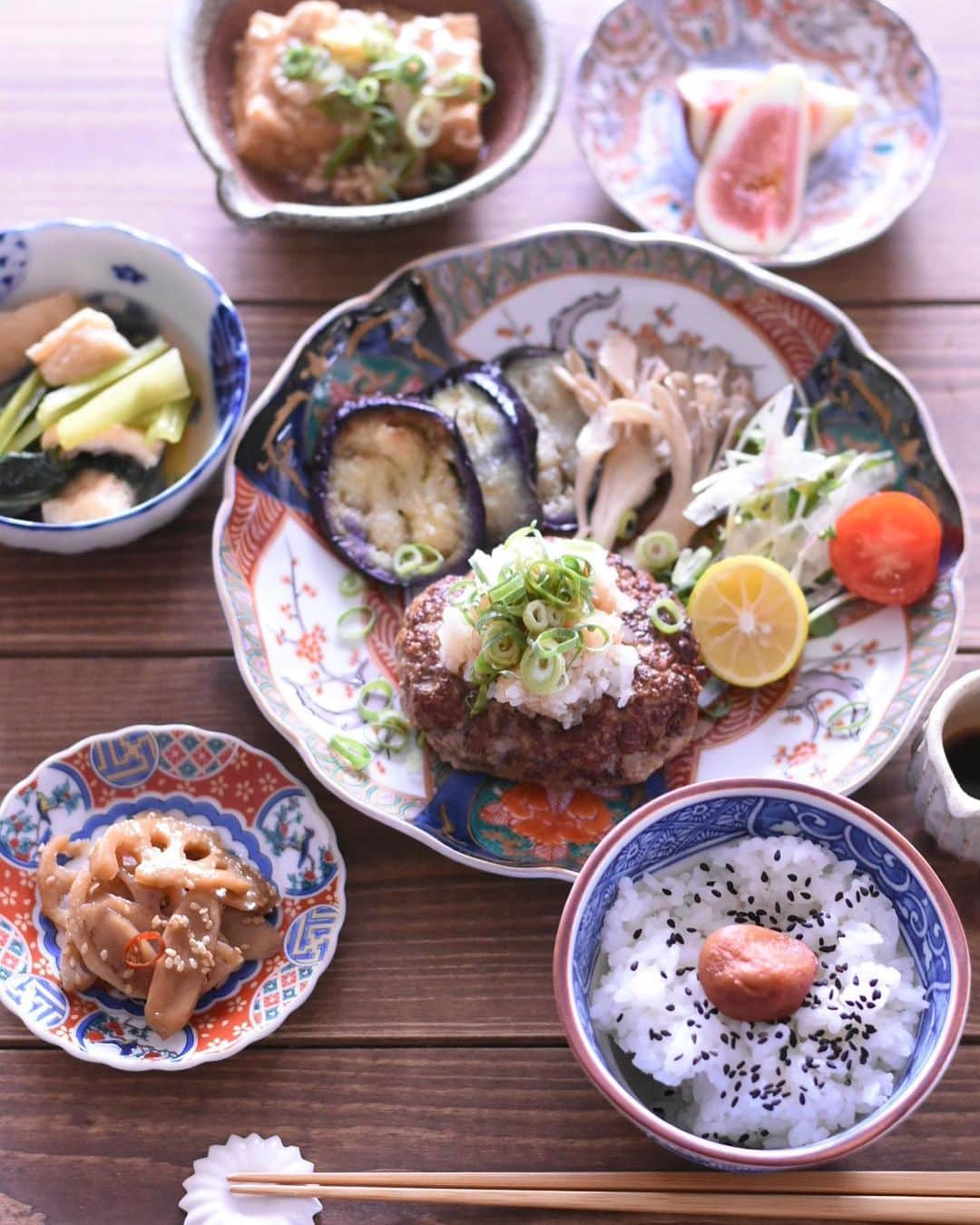 オトヨメのインスタグラム：「いつかの朝ごはんでおはようございます。 日付け見たら9月15日でした 大した写真じゃないけど（いつもながら) 溜まって容量がいっぱい 消費活動失礼します。  そしておばさんの休日活動写真も溜まってる 笑  こちらもまた宜しくお願いします。  #Instagramjapan #IGersJP #onthetable  #instafood #暮らし #朝ごはん #カメラ#デリスタグラマー #花のある暮らし#クッキングラム#キナリノ#私のおいしい写真#おうちごはんLover#ouchigohan#丁寧な暮らし #フーディーテーブル#cottaパートナー#お酒好きな人と繋がりたい#日本酒女子」