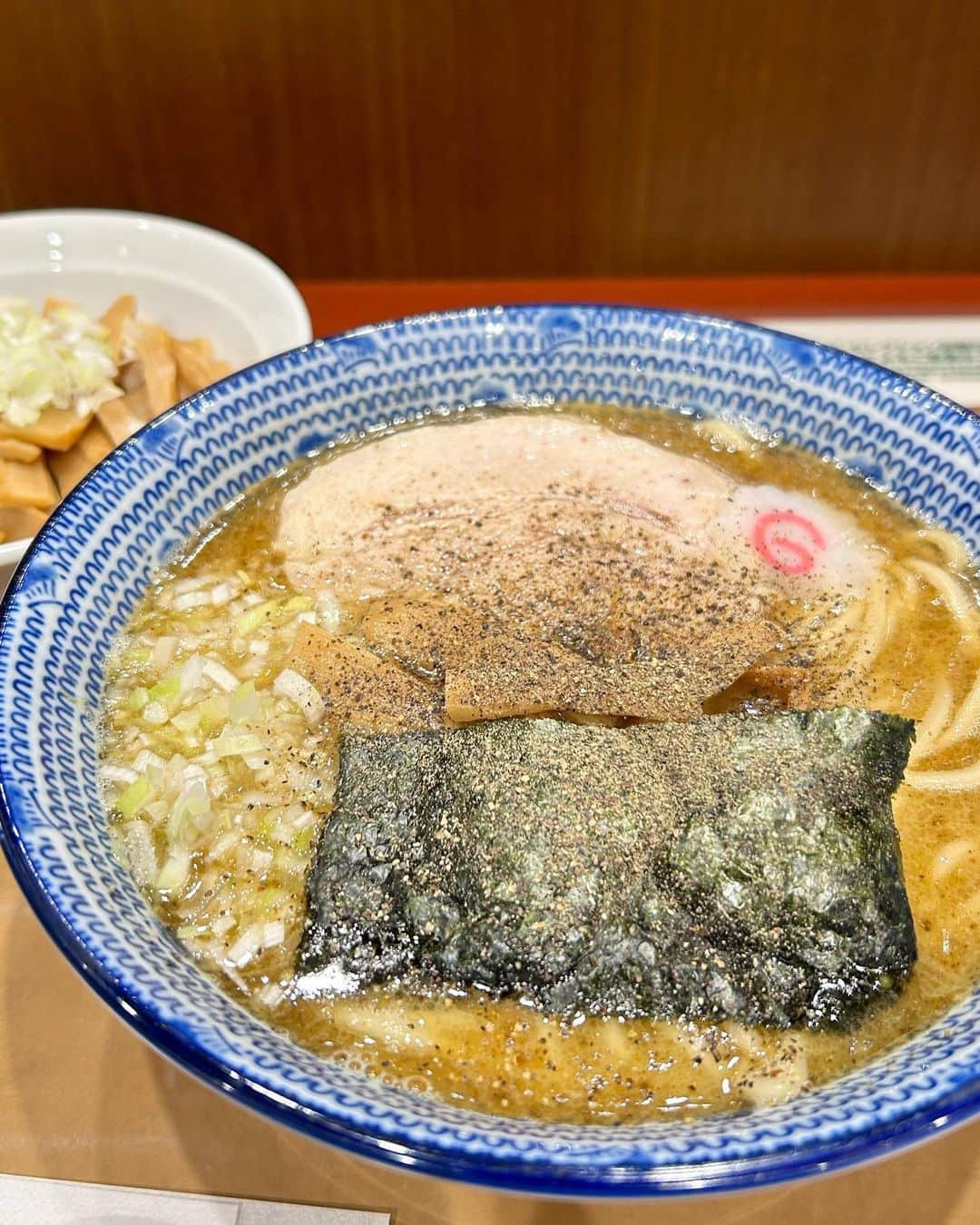 葉月里緒奈のインスタグラム：「あー、二郎食べたい！ #麺好き#麺スタグラム#麺すたぐらむ #白楽栗山製麺 #中華そば #メンマトッピング #スープがぬるいのがｽｺｼｻﾞﾝﾈﾝ #rionahazuki」