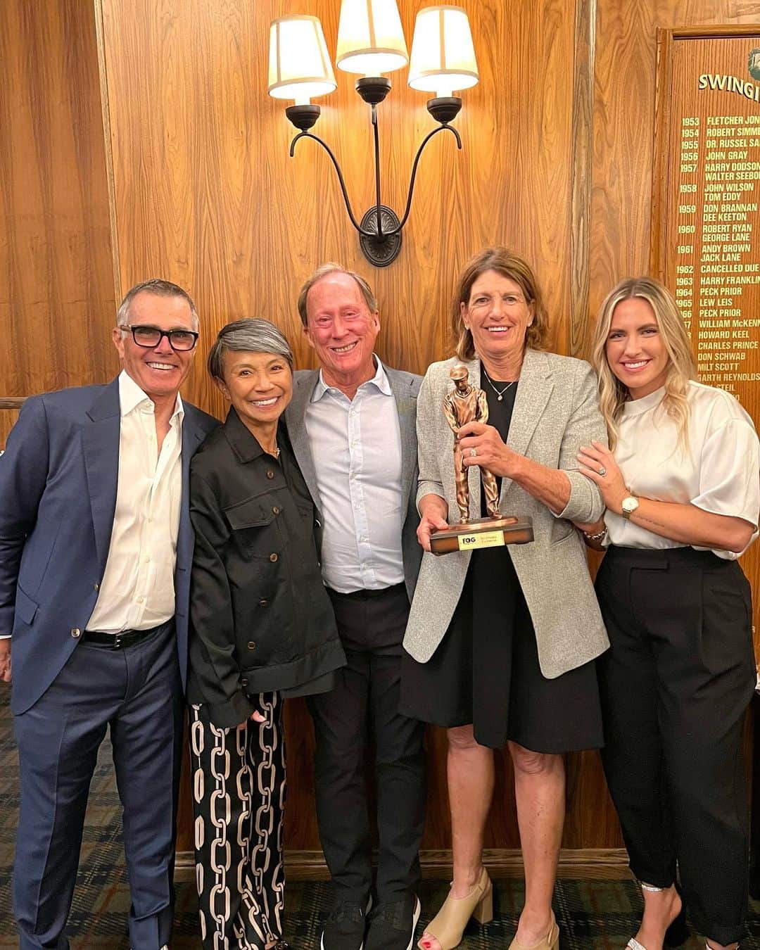 ジュリ・インクスターのインスタグラム：「Flicks from last night’s Friends of Golf dinner with the crew ❤️」