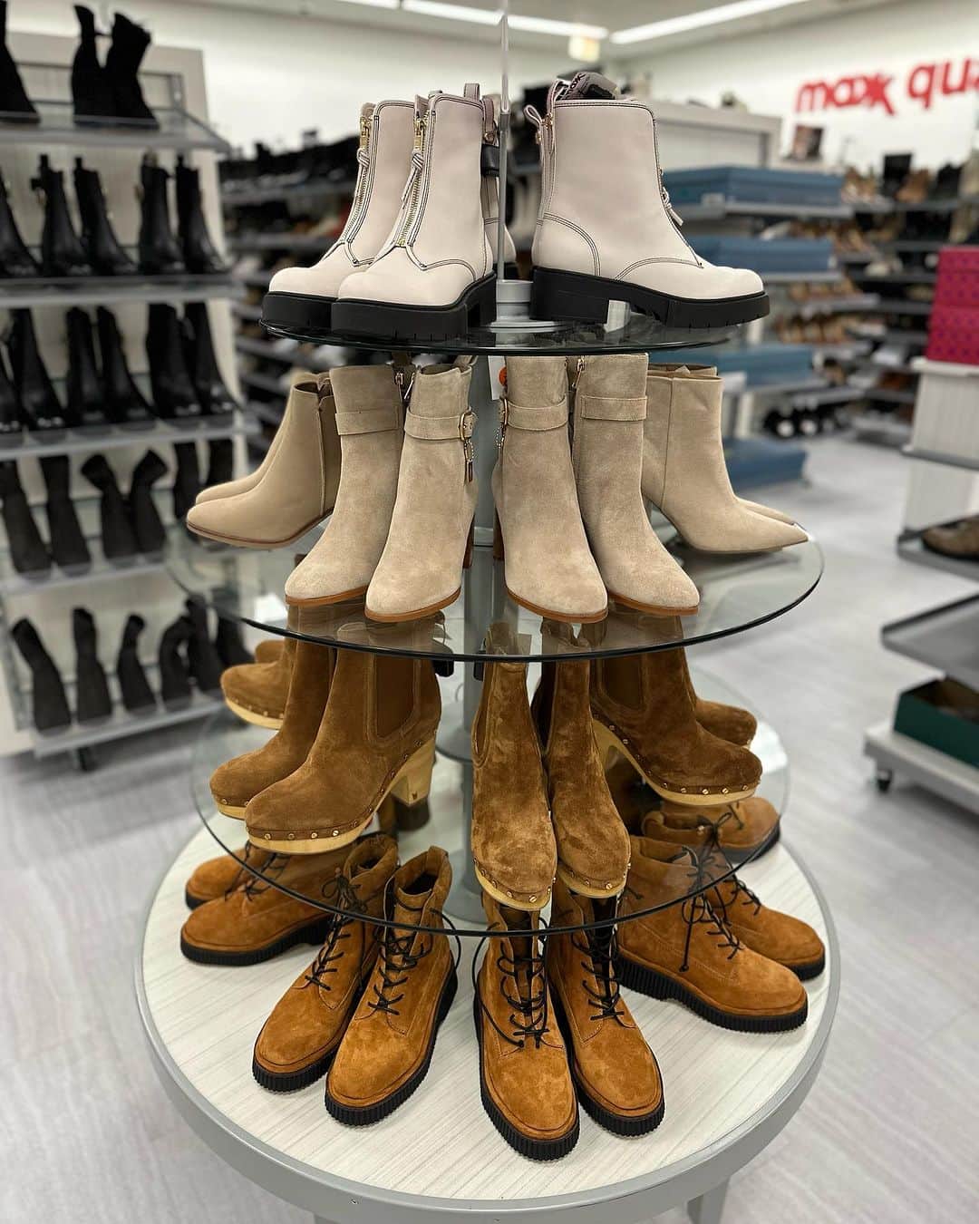 T.J.マックスのインスタグラム：「*GASPS* they’re perfect 😍」