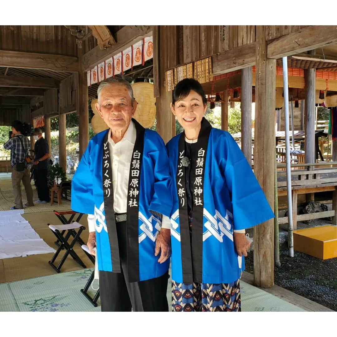 財前直見のインスタグラム：「🍙 今年も杵築の白鬚田原神社でどぶろく祭りやってます🤗 お祭りは今日まで‼️ 今回は、私たちもどぶろくを作るお手伝いしたので、より美味しく出来ていました❗ 🍙 どぶろくも発酵💡 来月の11/25、26に岐阜県恵那市で「全国発酵食品サミットinえな」が開催されます 26日(日)10:30からのトークショーに参加させていただきます🤗 観覧は無料なのですが、事前ち申し込みが必要なので、是非チェックしてください！ 🍙 #大分 #杵築 #白鬚田原神社 #どぶろく祭り #手作り #美味しい😋 #発酵 #岐阜 #恵那 #全国発酵食品サミットinえな #トークショー #小泉武夫 先生 #財前直見 #🍙」