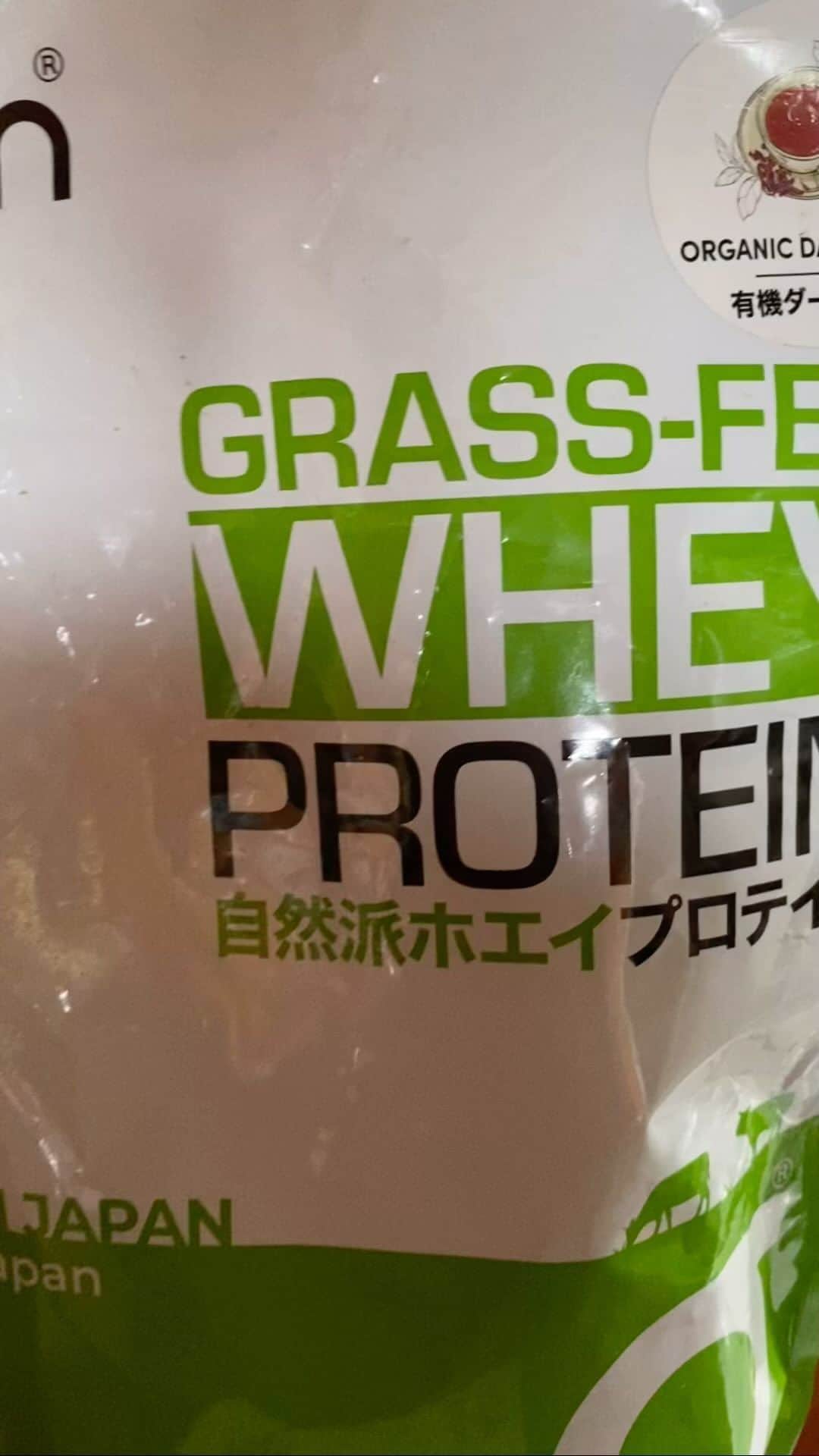 福原美穂のインスタグラム：「My ☀️ drink Whey protein (tea taste) by @gocln.japan  ➕ Chaga by @sunshinejuicetokyo  ➕ Almond milk!  サイコーの朝ごはん お腹空かないし、体にいい🎈  My recommend!!」