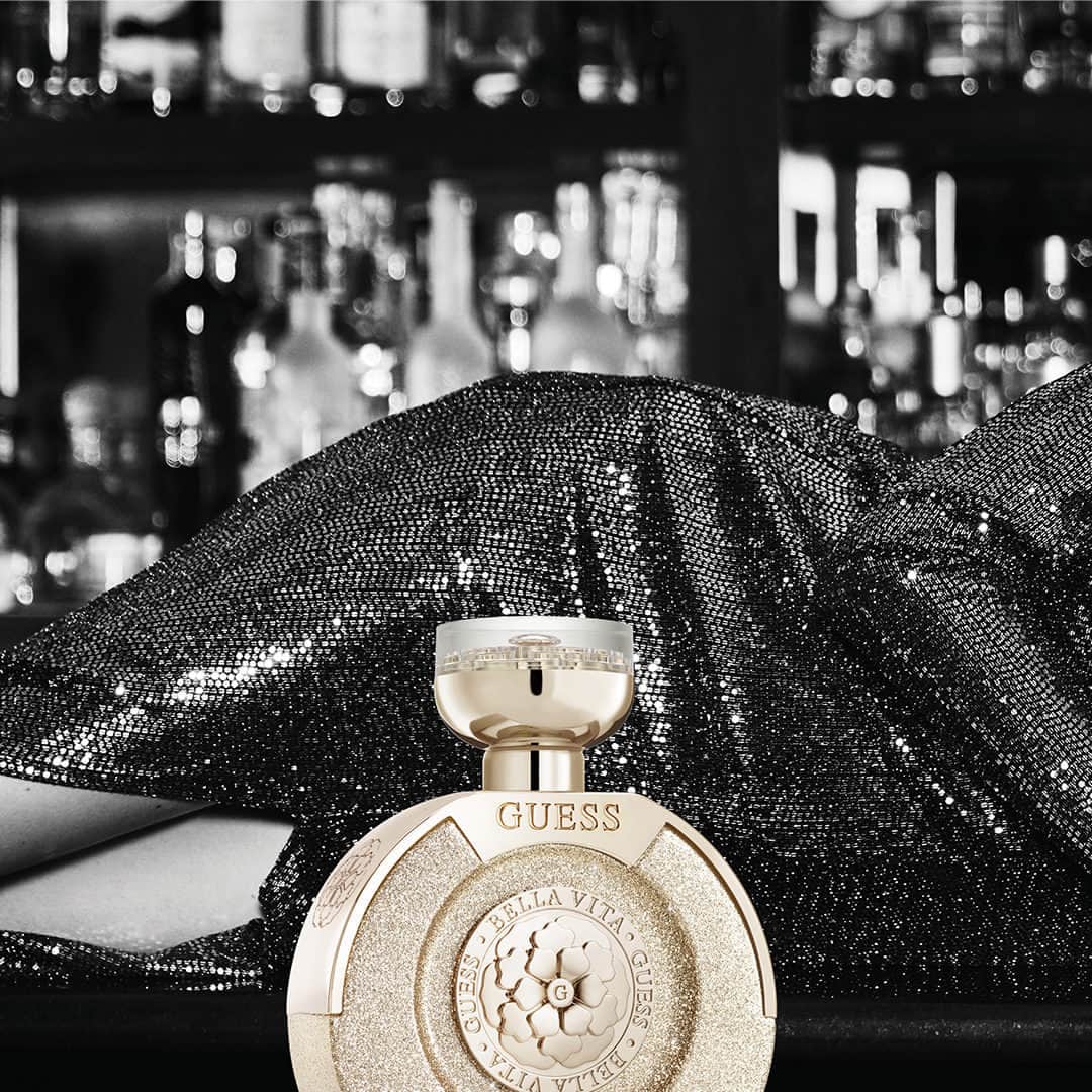 ゲスのインスタグラム：「#GUESSFragrance continues the allure of the GUESS woman with Bella Vita Paradiso. Inspired by the divine beauty of the Italian golden coast.」