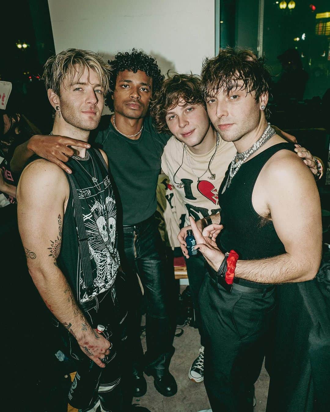 のインスタグラム：「An absolute honor to have @since.syd on a few shows on this tour! So much love!」