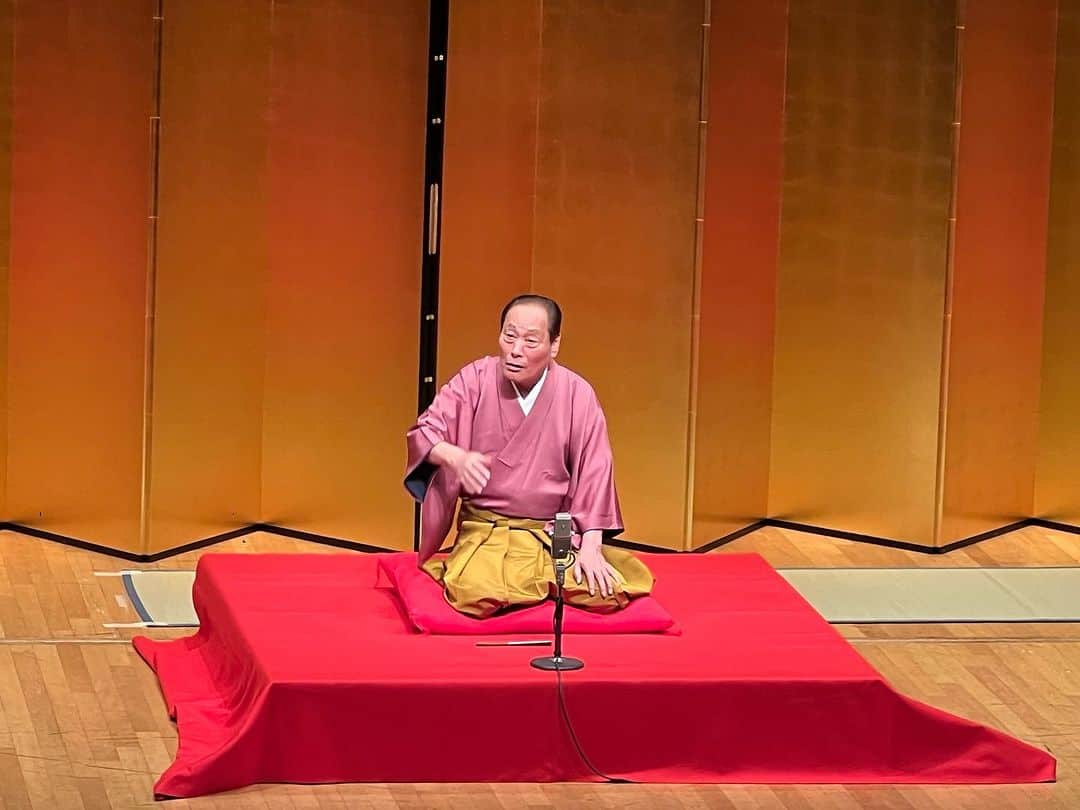 ヨネスケさんのインスタグラム写真 - (ヨネスケInstagram)「成城ホールで、独演会。 二席で足が痺れた笑笑」10月18日 9時48分 - yonesuke5656
