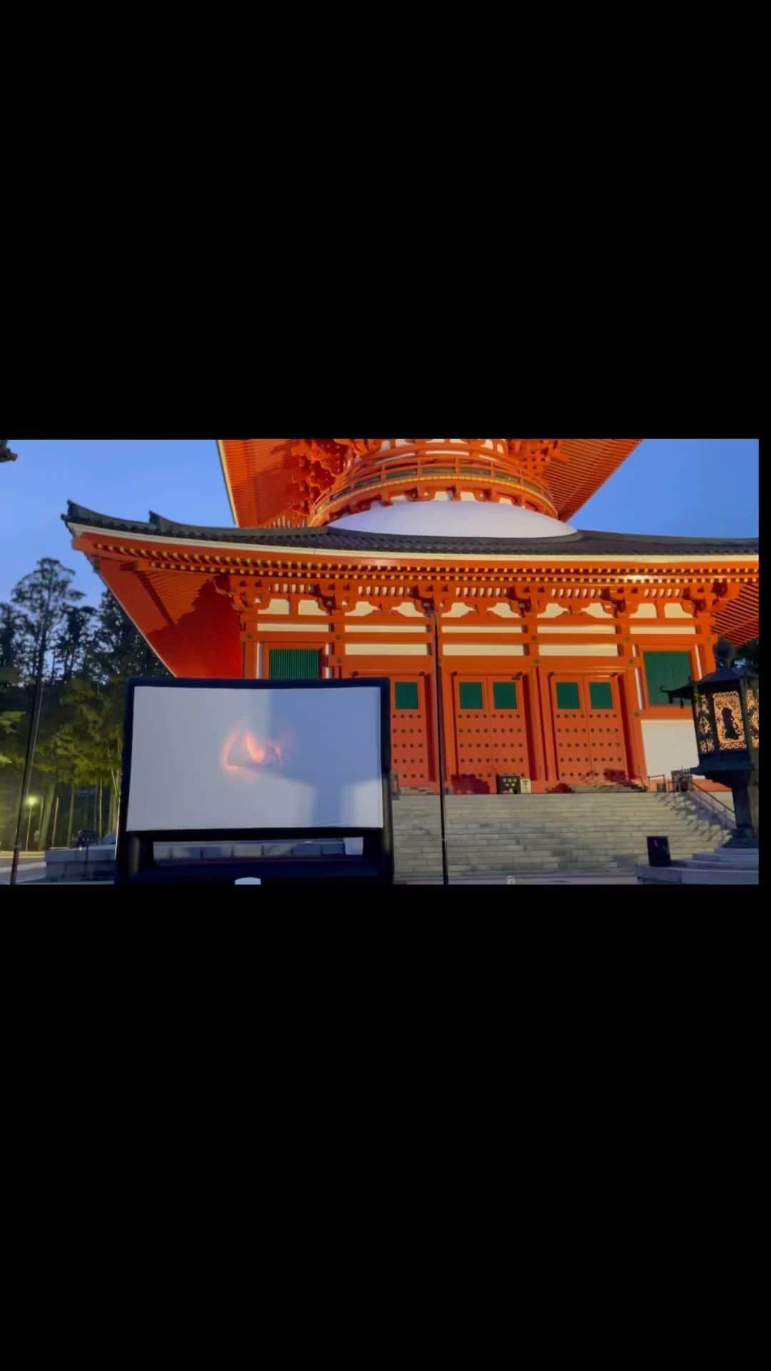 橋本昌彦のインスタグラム：「特別サイト https://www.life-planetarium.com/koyasanartdays  #高野山  #空海 #lifeいのち  #koyasan  #japan  #japntravel  #紅葉スポット  #聖地巡礼  #目覚め  #根本大塔  #art  #映画」