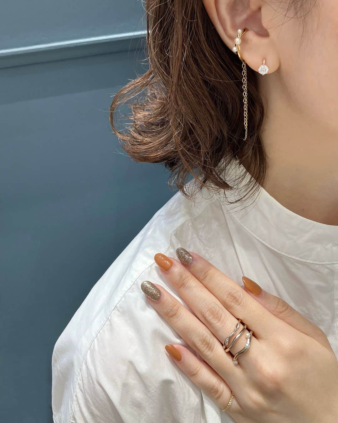 エテさんのインスタグラム写真 - (エテInstagram)「《Styling》 - 神戸マルイ店  Winter Treatの"Ear Coffret"と"Puzzle Ring"を使ったスタイリング。 イヤリングのチャームをカフと組み合わせ、遊び心のある印象に仕上げました。  ※Winter Treatは11/1(水)の発売に先駆け、10/7(土)～10/31(火)の期間中、先行予約を承っております  #ete #エテ #ete_style」10月18日 10時00分 - ete_official