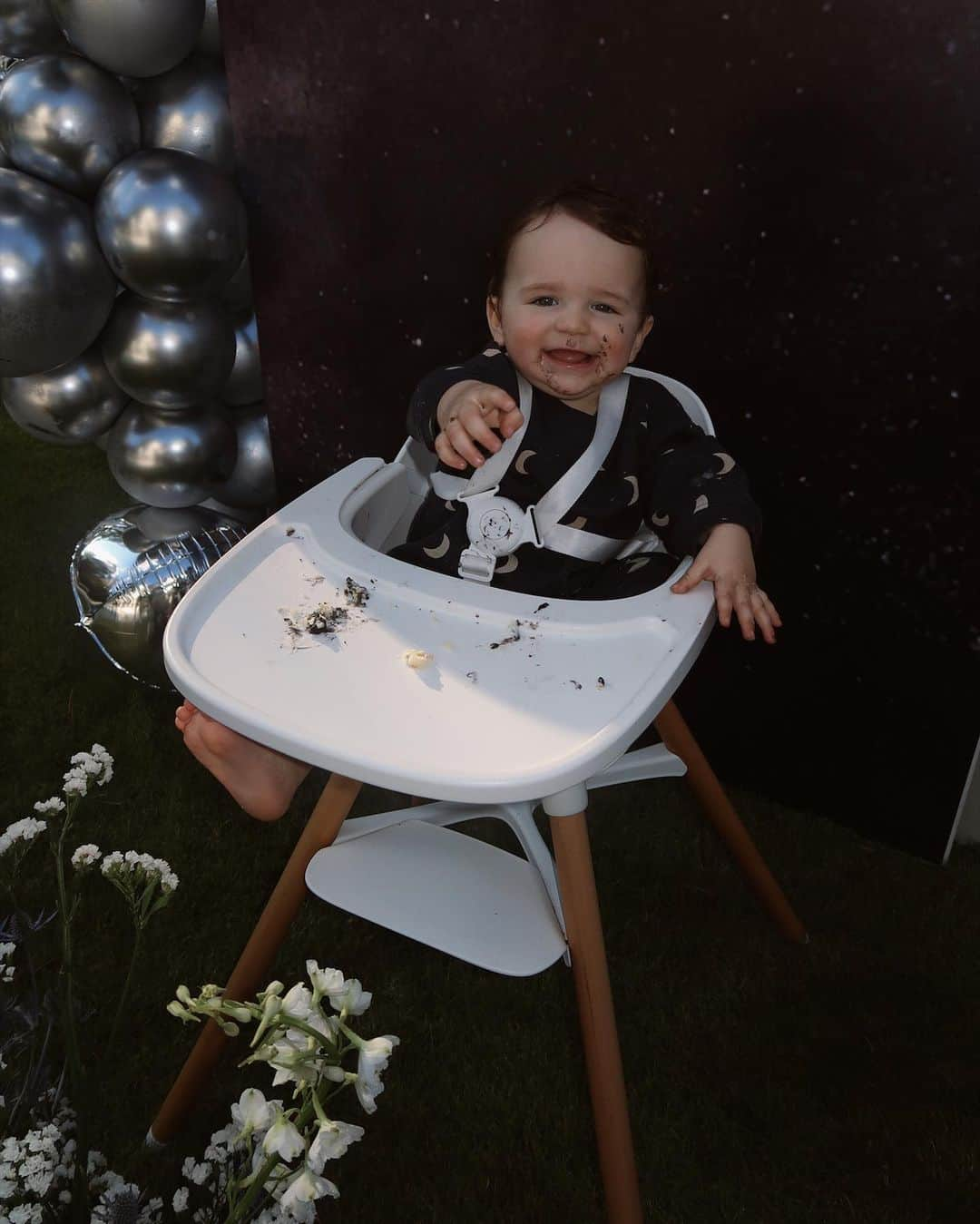 アレックス・ウッドさんのインスタグラム写真 - (アレックス・ウッドInstagram)「asa’s first launch 🚀🌑✨☄️🪐had the best day celebrating our sweet little man turning ONE. thanks so much to everyone who made it so special. more pics + details to come. #firstbirthday」10月18日 10時00分 - awood45