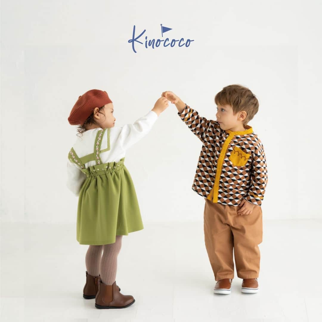 バースデイのインスタグラム：「新ブランド「Kinococo」（キノココ）が登場！！  Kinococoとは… 南ヨーロッパの明るいムードにインスピレーションを受けた、 色や形にこだわったブランドです。 着るのが楽しくなる色やモチーフ使いで、 ママとキッズの毎日を明るく彩るような子供服を提案します。  この他にも10/18(水)公開のチラシでご紹介しています❤ 合わせてチェックしてくださいね✨  バースデイ全店舗・オンラインストアにて販売中です。  ------------------------- 【１枚目】 ・女の子 品名：ベビー プルオーバー 価格：本体1,490円（税込1,639円） 品番：112-1468 サイズ：80・90・95cm ＊95cmはオンラインストアにて販売です。  品名：ベビー ジャンパースカート 価格：本体1,490円（税込1,639円） 品番：122-0175 サイズ：80・90・95cm ＊95cmはオンラインストアにて販売です。  ・男の子 品名：ベビー シャツ 価格：本体1,490円（税込1,639円） 品番：104-0288 サイズ：80・90・95cm ＊95cmはオンラインストアにて販売です。  品名：ベビー ボトムス 価格：本体1,490円（税込1,639円） 品番：106-1338 サイズ：80・90・95cm ＊95cmはオンラインストアにて販売です。  【２枚目】 ・男の子 品名：ベビープルオーバー 価格：本体1,490円（税込1,639円） 品番：102-1935 サイズ：80・90・95cm ＊95cmはオンラインストアにて販売です。  品名：ベビー ボトムス 価格：本体1,490円（税込1,639円） 品番：106-1341 サイズ：80・90・95cm ＊95cmはオンラインストアにて販売です。  ・女の子 品名：ベビー ワンピース 価格：本体1,790円（税込1,969円） 品番：122-1766 サイズ：80・90・95cm ＊95cmはオンラインストアにて販売です。  【３枚目】 ・左モデル 品名：ベビー ロンパス 価格：本体1,790円（税込1,969円） 品番：581-6547 サイズ：70・80cm  ・右モデル 品名：ベビー ロンパス 価格：本体1,790円（税込1,969円） 品番：581-6537 サイズ：70・80cm  ＊品番の無い商品は参考商品です。 商品等に関するお問い合わせはお近くの店舗まで♪ 店舗により在庫が異なりますので、お近くの店舗にお問い合わせください。　 売り切れの際はご容赦ください。  #毎日がバースデイ #バースデイ #birthday #grbirthday #バースデイ購入品 #バースデイパトロール #こどものいる暮らし #Kinococo #キノココ」