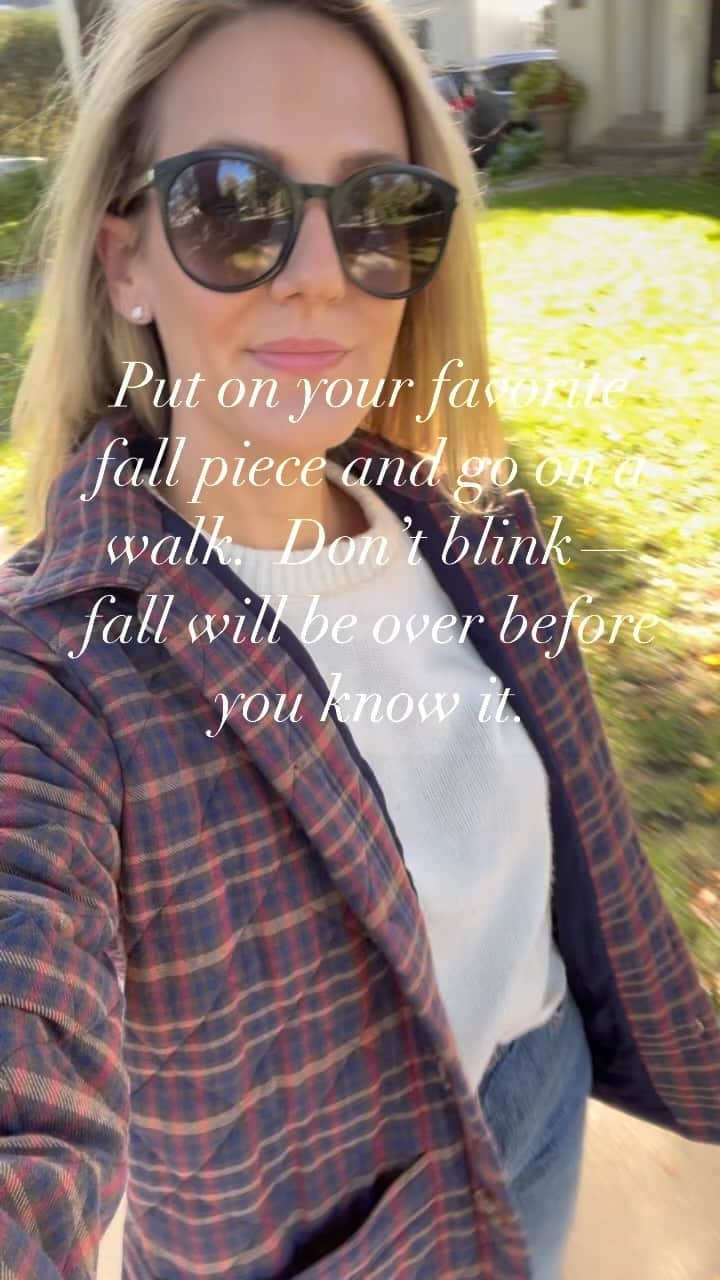 Anna Jane Wisniewskiのインスタグラム：「Fall makes me so emo.」