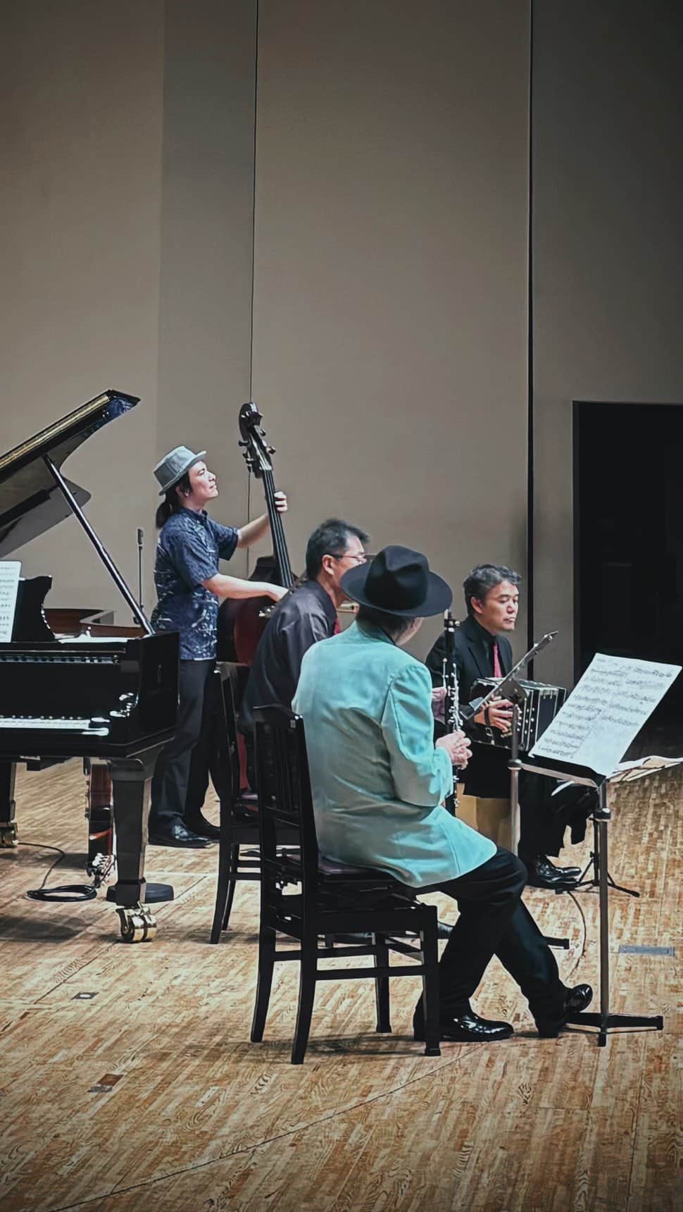 傳田真央のインスタグラム：「傳パパリサイタル「ClarinetFascinationIV」ありがとうございました🎼🍂 生まれた時からこの音色を聴いて私は育ちました。73歳、現役！来年の公演も決まっています。 #clarinet」