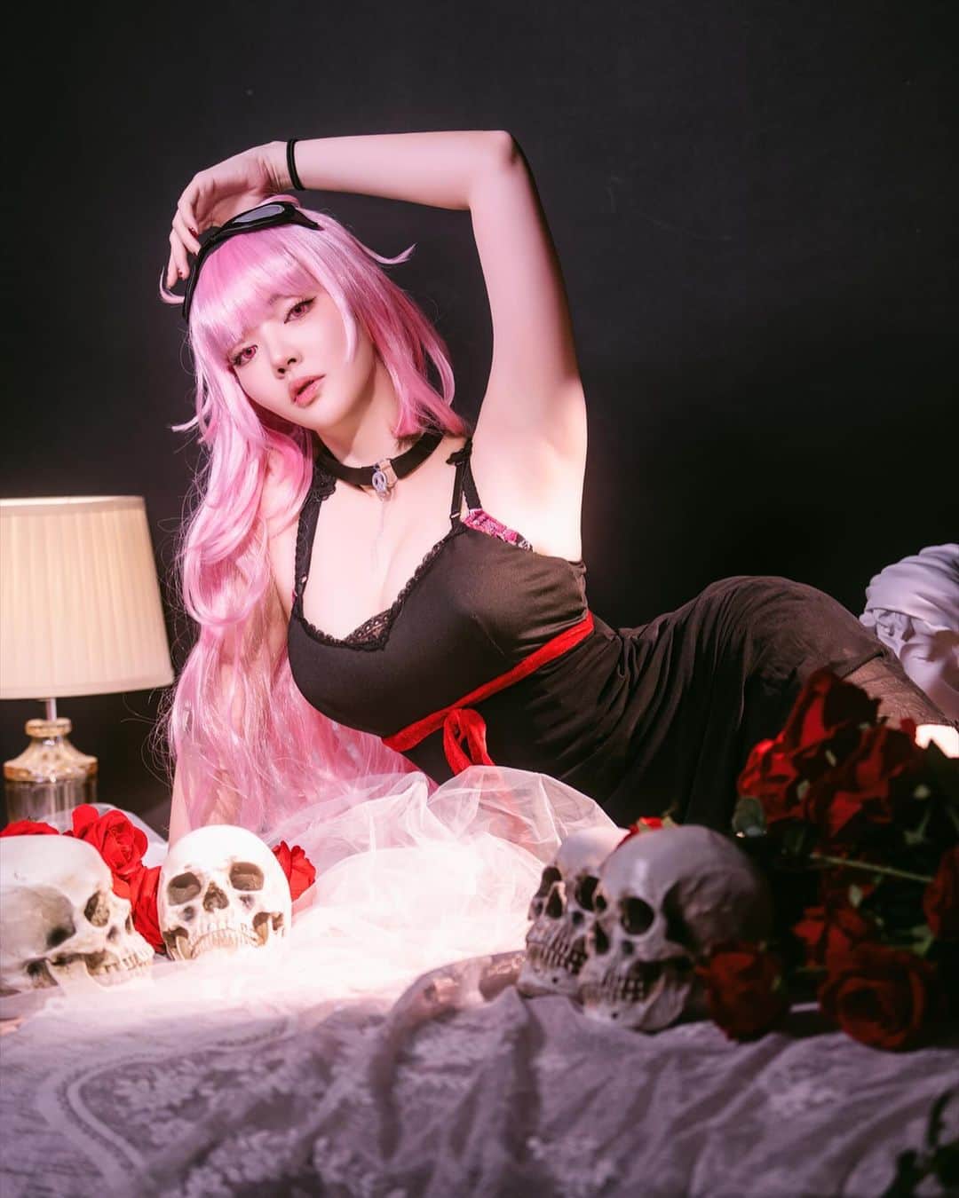 YingTzeのインスタグラム：「Best Dad 🖤💀  Nightgown Calli is Set B for October’s Photo Set 🫰🏻✨ All photoset will be sent on 25th Oct ~ link in bio ✨   📸 @prestonles.ig  Studio @peoplegraphy」