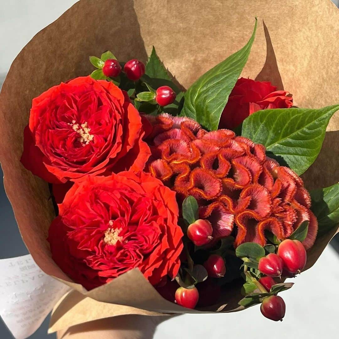 横山紗弓のインスタグラム：「#uberflower」
