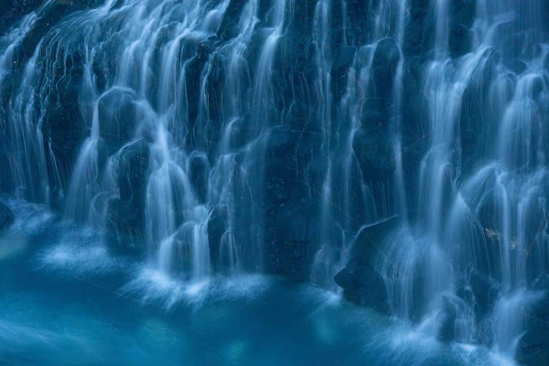 Michael Yamashitaさんのインスタグラム写真 - (Michael YamashitaInstagram)「Shirahige no Taki (White Beard Waterfall): the aptly named source of the water in Biei’s Blue Pond. #shirohigenotaki #shirohige #shirogane #whitebeardwaterfall #bieihokkaido」10月18日 10時51分 - yamashitaphoto