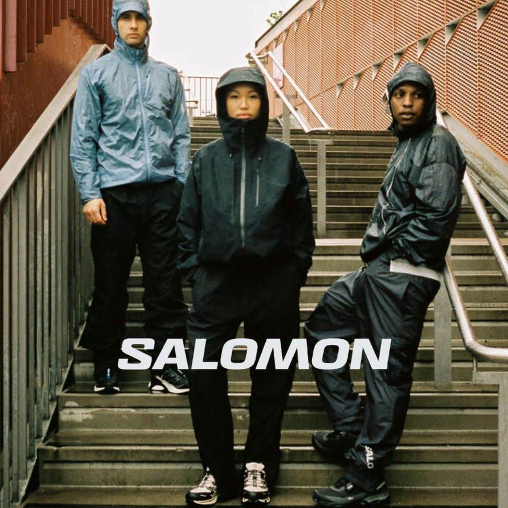 スタイライフのインスタグラム：「【SALOMON】Rakuten Fashion限定シューズ「XT-RUSH 2 GTX」が販売開始。  SALOMONより機能性と汎用性を融合させた、「XT-RUSH 2 GORE-TEX」のRakuten Fashion限定シューズが発売  トレイルで実証済みのボトムユニットをベースに、柔軟なガセットタン構造を採用し、快適な履き心地とソフトなフットホールドを実現しました。防水性のある快適なこのシティシューズは、Agile Chassis System™ により安定性を強化しています。  ▽Rakuten FashionはプロフィールのURLからCHECK。 @rakutenfashion  さらに、アプリからの購入でポイント最大2倍！ 📱アプリダウンロードはプロフィールのハイライトからご覧ください。  #RakutenFashion #楽天 #Rakuten  #salomon #salomonjapan #サロモン　#トレイルランニング」