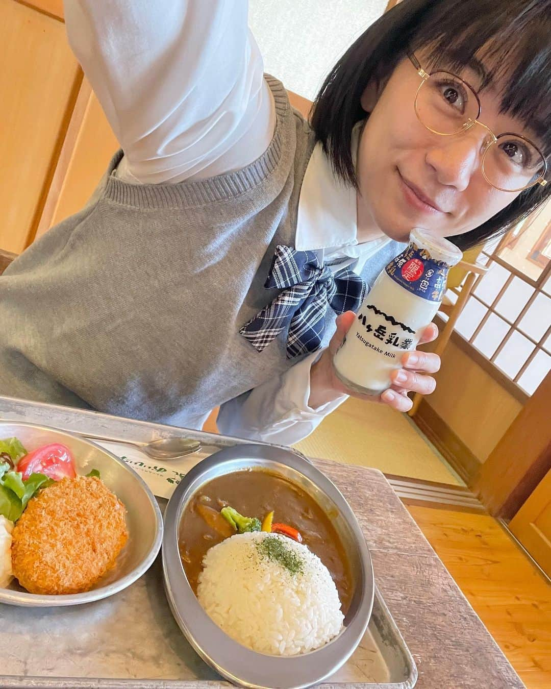 時東ぁみさんのインスタグラム写真 - (時東ぁみInstagram)「今更ながら疑問なんだけど、、、 ・ 給食の時に牛乳って合わなくない？w 栄養のためなんだろうけど、ご飯は水とかお茶とかがよかったな〜 飲むならおやつの時間設けて、牛乳に合う…焼き菓子とかと一緒に飲みたかったw ・ 給食いただけるだけ感謝ですね！！ わがまま言いました🙏🏻w ・ #時東ぁみ #疑問 #牛乳 #給食 #合わない #おやつ #おやつの時間 #学校 #制服 #わがまま #感謝  #思い出 #山梨 #おいしい学校 #バスツアー #撮影会 #誕生日 #バースデー #happybirthday #birthday #誕生日バスツアー #イベント  #時東ぁみ誕生日 #一日丸ごと時東ぁみ #時東ぁみはじめてのバスツアー」10月18日 11時00分 - amitokito