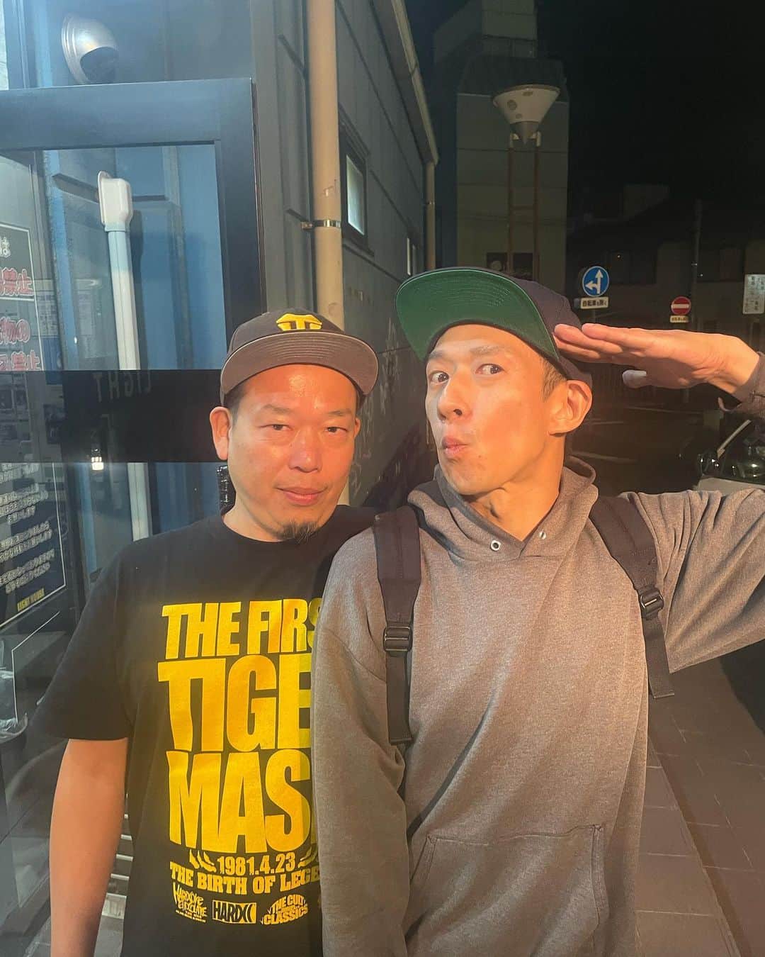 日高隼人のインスタグラム：「MEANING用（というか自分用）に余ってるケーブルを全て繋ぎ合わせ、とんでもない長さのマイクケーブルを用意してくれていました🎤  愛でしかないです🐯  加筆: 西蔭さん「余ったケーブル全部使った」って言ってたけどめちゃくちゃ綺麗だったので変だなとは思ってたけど、新品で作ってくれてたとの事で、より深めの愛でしかなかった🐯🐯」