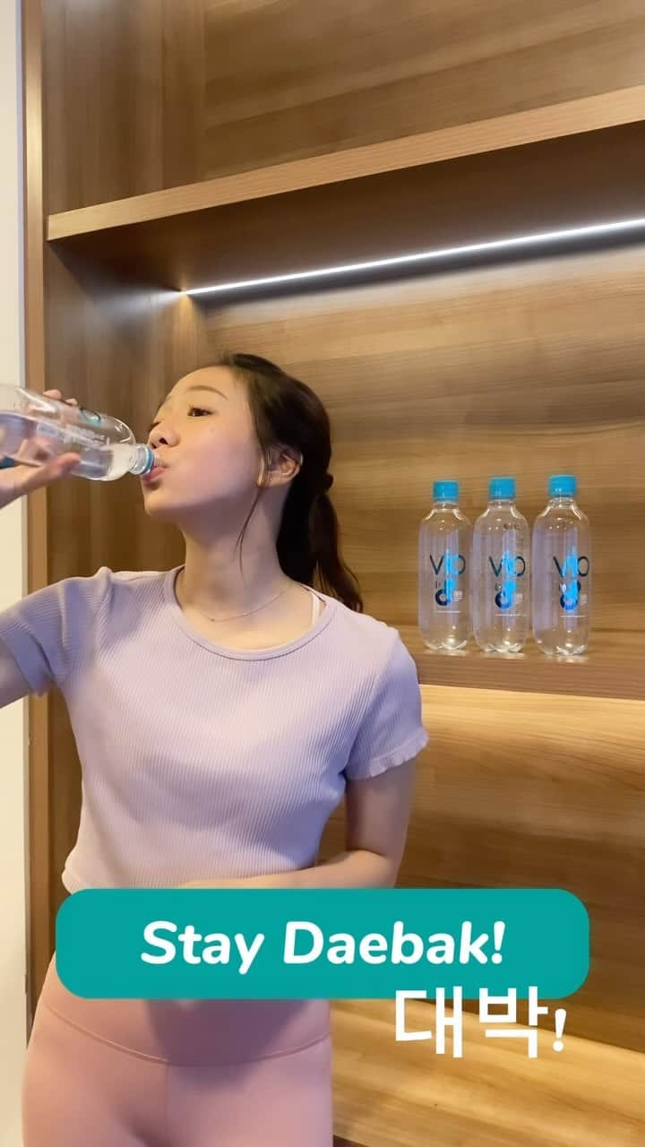 シャニア・ジュニアナタのインスタグラム：「komen yuk kalian biasa olahraganya apa?  jangan lupa yaa teman2 selalu minum Vio8+ oxygen alkaline water yang bisa bantu seimbangkan PH tubuh! #StayDaebak #Vio8+  Blueming - IU」