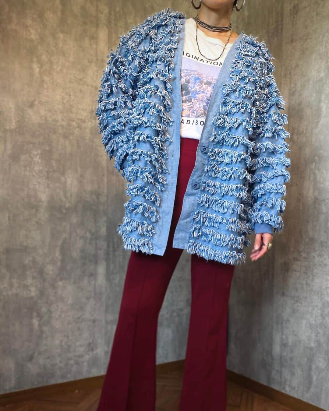 Chief used&vintageのインスタグラム：「Recommend Item💙 “1980s Denim Fringe Jacket” オンラインストアにて販売中　　  古着好きにはたまらない ファニーな佇まいがCuteなフリンジジャケット。 オールデニム素材で合わせやすさも抜群です。  中にパーカーやスエット、厚手のニットなども着込めるので 今からアウターシーズンまで長い時期お楽しみいただけます。  詳細はタグ付けより商品ページにお進み下さい。  —————————— ▷Information  Chief vintage POP UP STORE 10/25(水)-10/31(火) 伊勢丹 新宿店 本館2階 TOKYO CLOSET 10:00-20:00 ———————————— ※ポップアップストア開催中はオンラインストアは一時クローズいたします。 ご注文、商品ページの閲覧は10/24(火)24:00までご利用いただけます。」