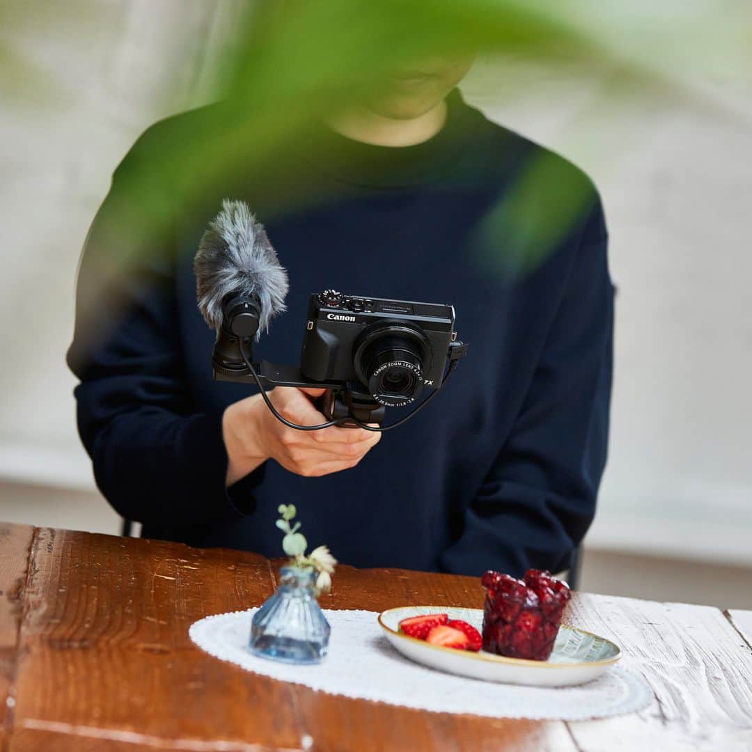 LIFE with CAMERAのインスタグラム：「高画質と表現力を手軽に。動画性能は新たな快適性へ。 . 1.0型積層型CMOSセンサー×DIGIC 8×F1.8-F2.8レンズを搭載したコンパクトデジタルカメラ「PowerShot G7 X Mark III」。進化した描写力と、革新の動画性能を搭載した多機能モデル。ファームアップにより、新たに「Video Blog」モードを搭載し、動画撮影もより快適になりました！ .⠀ 詳細はプロフィールURLからご覧ください。⠀ → @canon_eosm . #powershotg7xmk3 #PowerShotG7XMarkIII #G7X #G7XMarkIII #G7XMark3 #LIFEwithCAMERA #LIFE_with_CAMERA #カメラのある生活 #Canon #キヤノン #EOS #powershot」