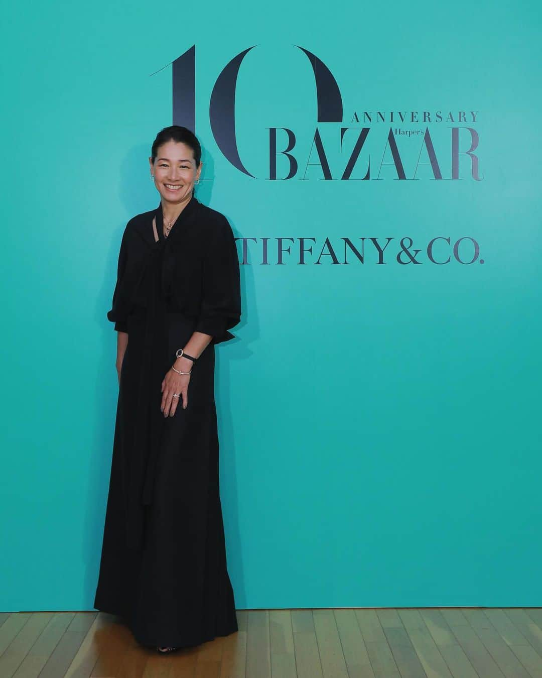 伊達公子さんのインスタグラム写真 - (伊達公子Instagram)「『Harper’s BAZAAR』日本版（ハースト婦人画報社）が創刊10周年を迎えたことを記念し、 『Harper's BAZAAR 10th Anniversary Event』が東京・港区の国立新美術館で行われました。 またその中で、さまざまな分野の最前線を走る女性たちをたたえ、その魅力を世界に発信していくことを目的として 「WOMEN on the FRONTIER」（ウィメン　オン　ザ　フロンティア）授賞式があり5名が受賞する1人とに選んでいただきました。 ティファニーのジュエリーは私にとって思い出深いブランド。 また今年から @jwt50_japanwomenstennistop50 で新設した大会の優勝トロフィーはジュエリーではないんだけどティファニーのハート型のガラス製品。 ティファニーを身につけて気分はアップでブラックカーペットを歩きました！  #PR #HarpersBAZAAR  #HarpersBAZAARjapan  #BazaarJapan10  #HarpersBAZAAR10  #WomenOntheFrontier  #TiffanyAndCo #伊達公子 #kimikodate  #テニス  #テニスプレイヤー #tennis  #tennisplayer #2023年10月17日 #受賞 #授賞式 #Frontier #フロンティア」10月18日 11時42分 - kimiko.date