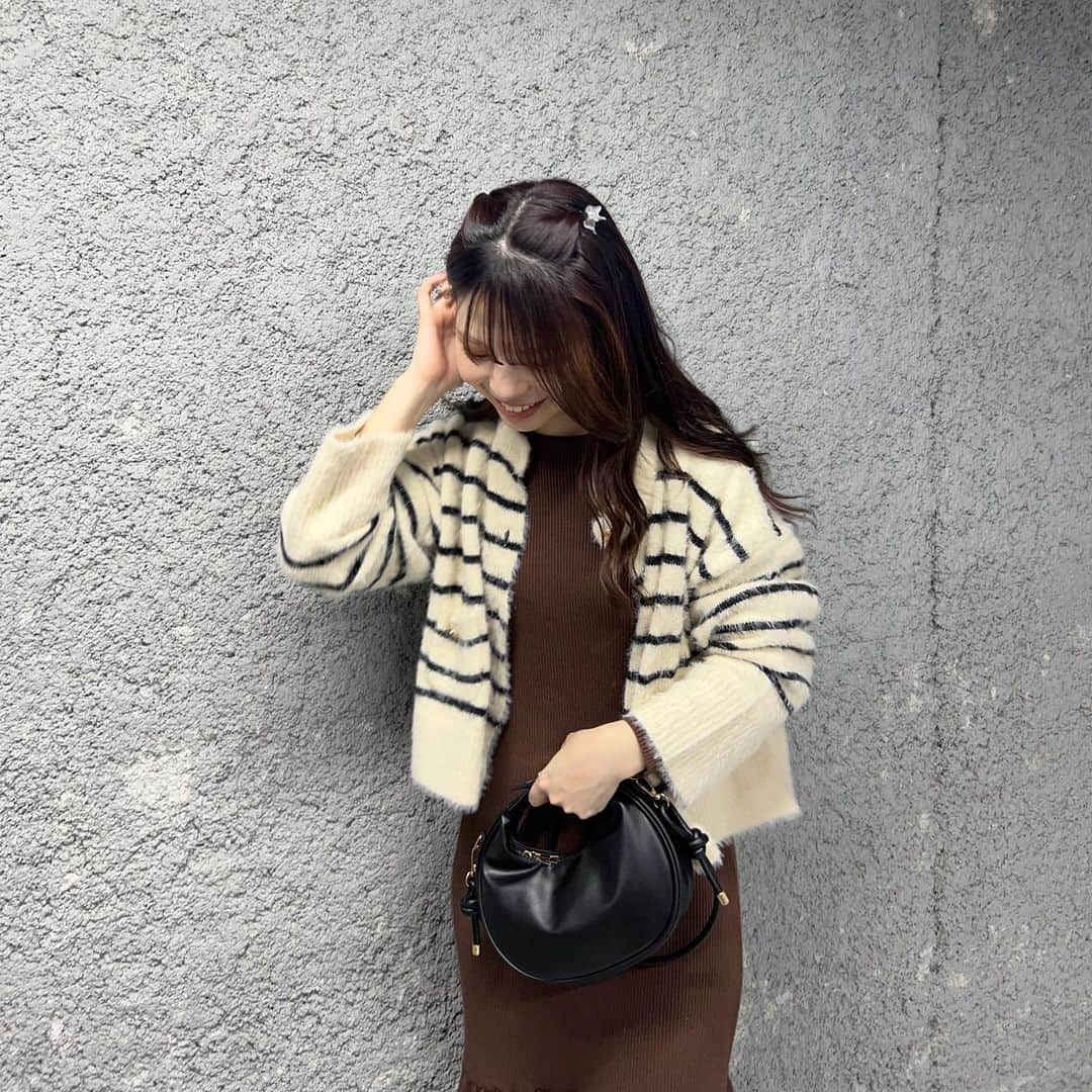 神戸レタス三宮店さんのインスタグラム写真 - (神戸レタス三宮店Instagram)「・  .   ネットでも店舗でも大人気の 【mikuさんコラボ】シャギーニットカーディガン🧶 肌触りも良く1枚で華やかな印象にしてくれる 高見えカーディガンです🥹💕💕  ↓タグ付けできなかった品番↓ 👚🏷️C6781 👗🏷️E3301  ・ ・  ▶︎▶︎▶︎STAFF kanachi 162cm(梅田店) ・ ・  #kobelettuce#神戸レタス#プチプラコーデ#プチプラ#大人女子#おしゃれ女子 #coordinate#ootd#ootdfashion#コーデ#コーディネート#fashion#今日のコーデ#おしゃれさんと繋がりたい #秋服 #秋服コーデ #osaka#大阪#HEP_SHOPS#20代ファッション#シャギーニットカーディガン#ワンピースコーデ#リブニットワンピース#レタジョ#hep#aeonmall_toyokawa_topic」10月18日 11時52分 - kobe_lettuce_realshop