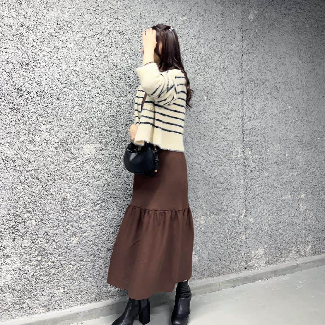 神戸レタス三宮店さんのインスタグラム写真 - (神戸レタス三宮店Instagram)「・  .   ネットでも店舗でも大人気の 【mikuさんコラボ】シャギーニットカーディガン🧶 肌触りも良く1枚で華やかな印象にしてくれる 高見えカーディガンです🥹💕💕  ↓タグ付けできなかった品番↓ 👚🏷️C6781 👗🏷️E3301  ・ ・  ▶︎▶︎▶︎STAFF kanachi 162cm(梅田店) ・ ・  #kobelettuce#神戸レタス#プチプラコーデ#プチプラ#大人女子#おしゃれ女子 #coordinate#ootd#ootdfashion#コーデ#コーディネート#fashion#今日のコーデ#おしゃれさんと繋がりたい #秋服 #秋服コーデ #osaka#大阪#HEP_SHOPS#20代ファッション#シャギーニットカーディガン#ワンピースコーデ#リブニットワンピース#レタジョ#hep#aeonmall_toyokawa_topic」10月18日 11時52分 - kobe_lettuce_realshop