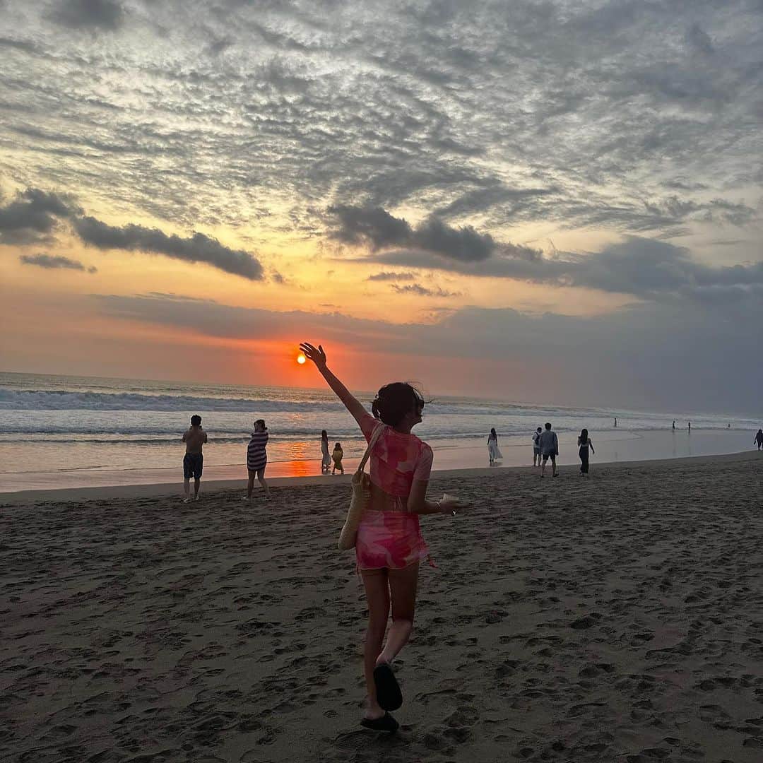 クォン・スジョンさんのインスタグラム写真 - (クォン・スジョンInstagram)「Apa kabar ❤️🤍」10月18日 12時03分 - sujung92k