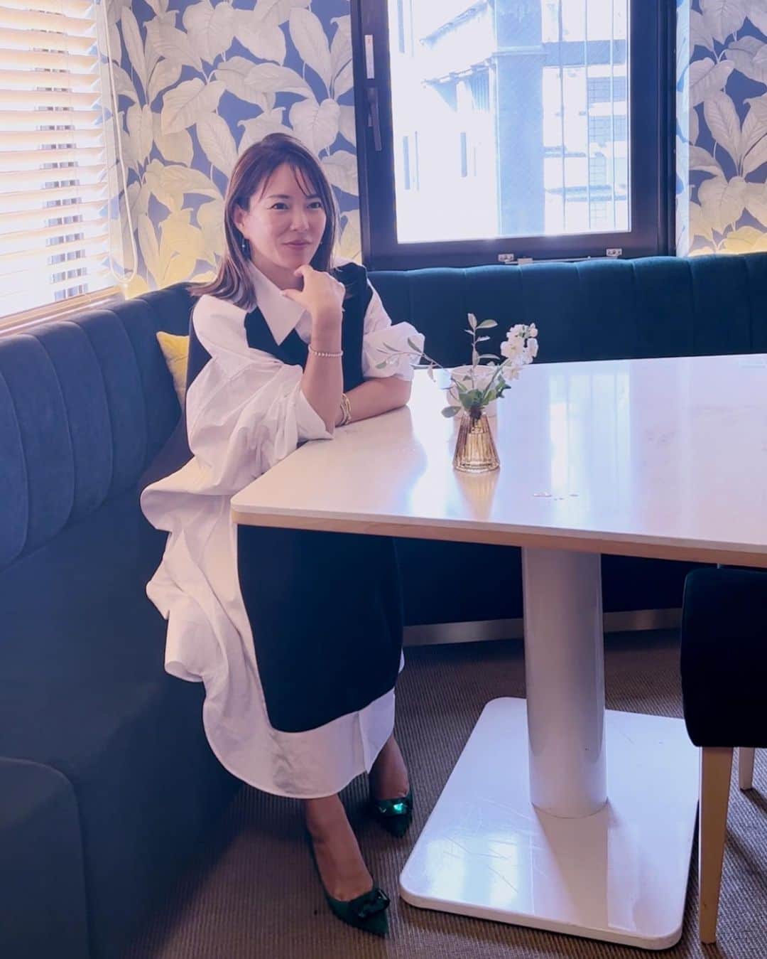 川村真木子のインスタグラム：「今日は東カレの撮影。 カフェを取り上げて貰えて めちゃくちゃ嬉しい！  @hollandvillage_privatecafe」