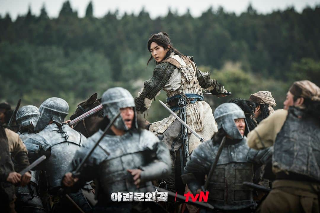 tvN DRAMA【韓国】さんのインスタグラム写真 - (tvN DRAMA【韓国】Instagram)「결말을 향해 달려가는 예언의 아이들🗡️🔔🪞 그리고 아고숲에서 위기에 빠진 타곤👑  예언대로 은섬X탄야X사야는 타곤의 세상을 끝낼 수 있을까?  <아라문의 검> [토일] 밤 9:20 tvN  #아라문의검 #ArthdalChronicles_TheSwordofAramun #장동건 #이준기 #신세경 #김옥빈 #tvN #스트리밍은TVING」10月18日 12時00分 - tvn_drama