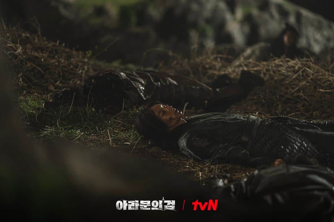 tvN DRAMA【韓国】さんのインスタグラム写真 - (tvN DRAMA【韓国】Instagram)「결말을 향해 달려가는 예언의 아이들🗡️🔔🪞 그리고 아고숲에서 위기에 빠진 타곤👑  예언대로 은섬X탄야X사야는 타곤의 세상을 끝낼 수 있을까?  <아라문의 검> [토일] 밤 9:20 tvN  #아라문의검 #ArthdalChronicles_TheSwordofAramun #장동건 #이준기 #신세경 #김옥빈 #tvN #스트리밍은TVING」10月18日 12時00分 - tvn_drama