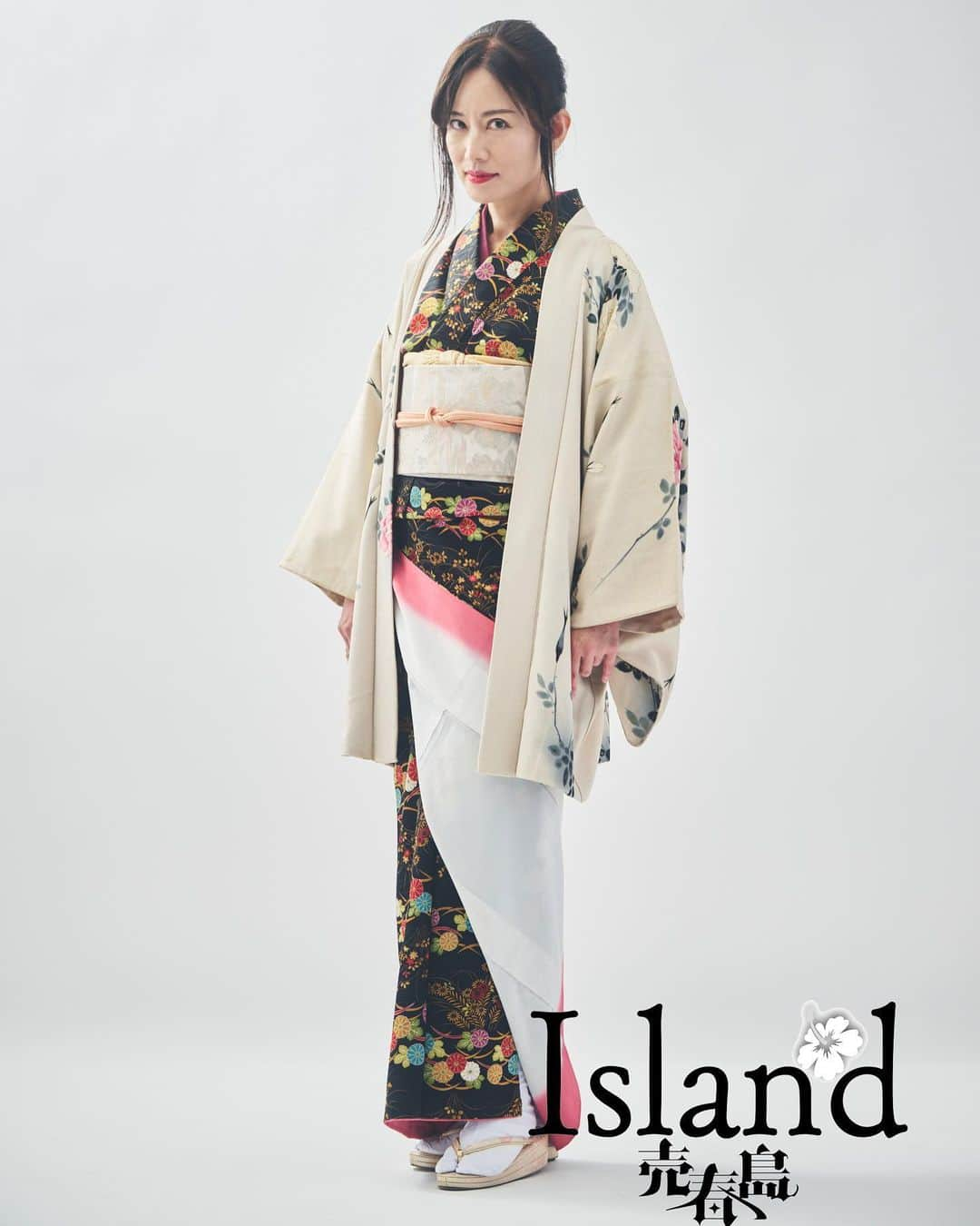 佐伯紅緒さんのインスタグラム写真 - (佐伯紅緒Instagram)「『Island-売春島-』のビジュアルでございます。  年々極妻度が増しております。  中の人はただの天然ボケの猫好きなんですが。  ともあれ、全力で頑張ります。  #ボクらの罪団 第七犯「Island-売春島-」 bit.ly/3ZsE6sI 脚本:佐伯紅緒／演出:高橋俊次 ▶11/4(土)～11/7(火)  ＠池袋 ｼｱﾀｰｸﾞﾘｰﾝBOX in BOX THEATER チケット予約はプロフィール欄からお願いします🙏  #売春島2023」10月18日 12時12分 - beniosaeki