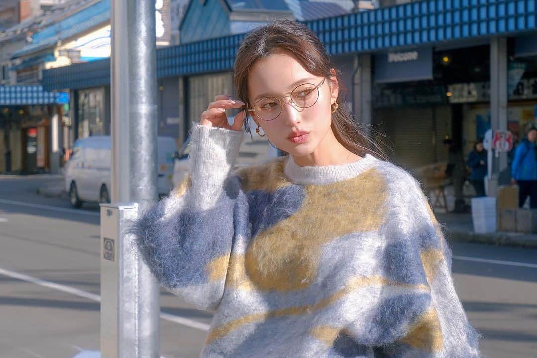 引地裕美さんのインスタグラム写真 - (引地裕美Instagram)「きのちゃんがエモエモ写真撮ってくれた🍂🤍  🧶 @ungrid_official  👓 @bj_classic_collection   #ゆうみ服 🧺 #ungrid  #UMine #japan #japanesegirl #일본 #오오티디 #얼스타그램 #패션스타그램 #데일리코디 #패션 #时装 #셀카 #데일리룩 #每日穿搭」10月18日 12時04分 - yuumihikichi