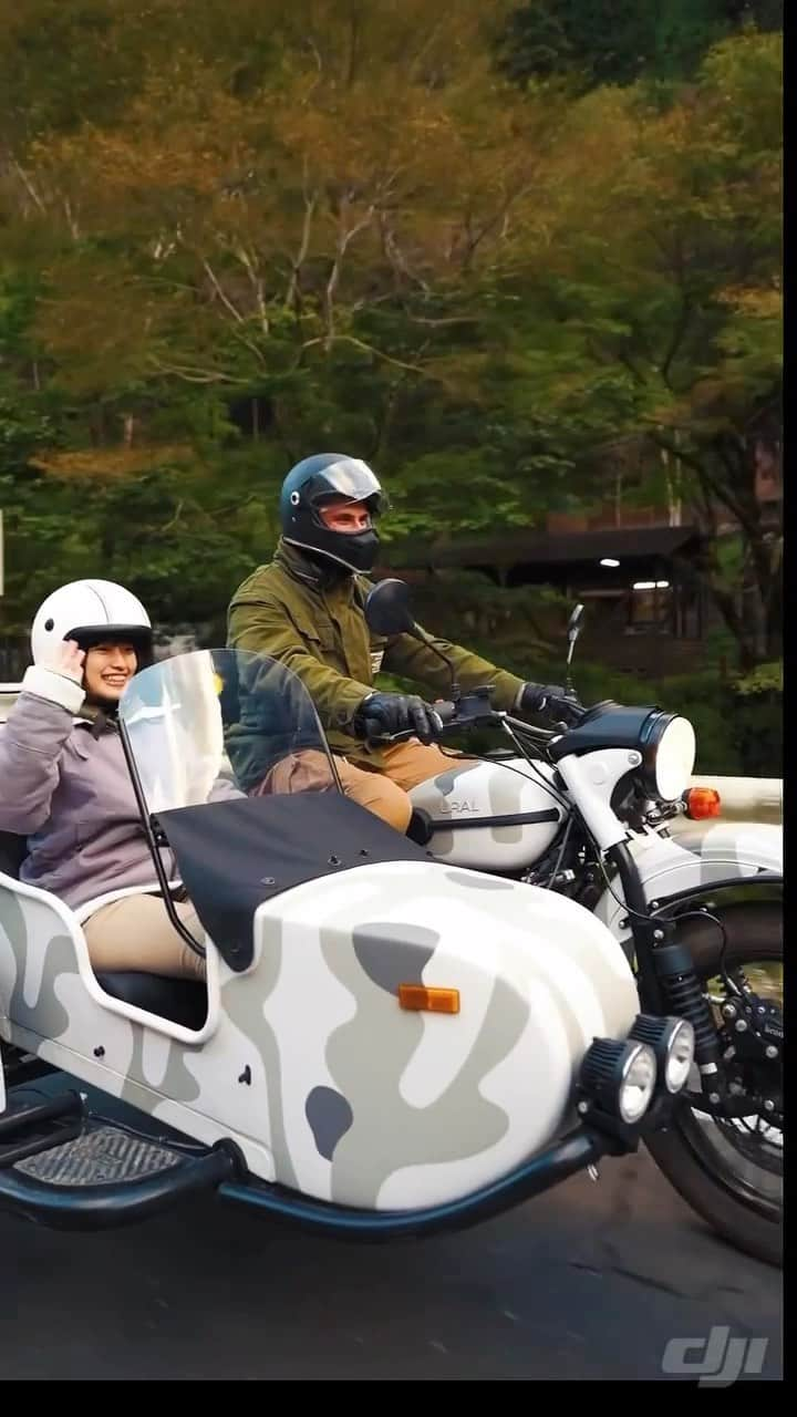 Ural Motorcyclesのインスタグラム：「みなさん、サイドカーに乗るというアドベンチャー、想像できますか？ サイドカーは、車でもなく、バイクでもない、まったく異なる世界への扉です！ ルパン3世やインディージョーンズのような気分、知ってみたいですか？ ウラルサイドカーの魅力を存分に味わうために、ウラルのディーラーが、ウラルサイドカー同乗試乗の無料体験を提供しています！ ホームページからのお申し込みをお待ちしております！冒険の扉が開かれる瞬間をお楽しみください！  @kazari」