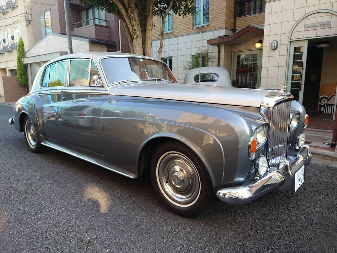 のインスタグラム：「凄く素敵な🚕で送迎いただいて感激😍社長ありがとうございました🙇  素敵なマダム方、オペラ歌手・下地由宇起さんにもお会い出きて 楽しい３日間でございました🙇  連日ご馳走🍴🥂をいただきましたが 2キロ痩せておりました ダイエットには睡眠不足と神経を使うのが一番です😅」